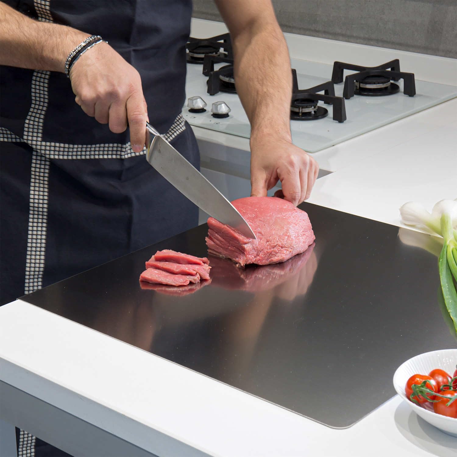 Detalle de Stainless Steel Cutting Board for Kitchen (40 x 30 cm) – L-Shaped, Dishwasher Safe