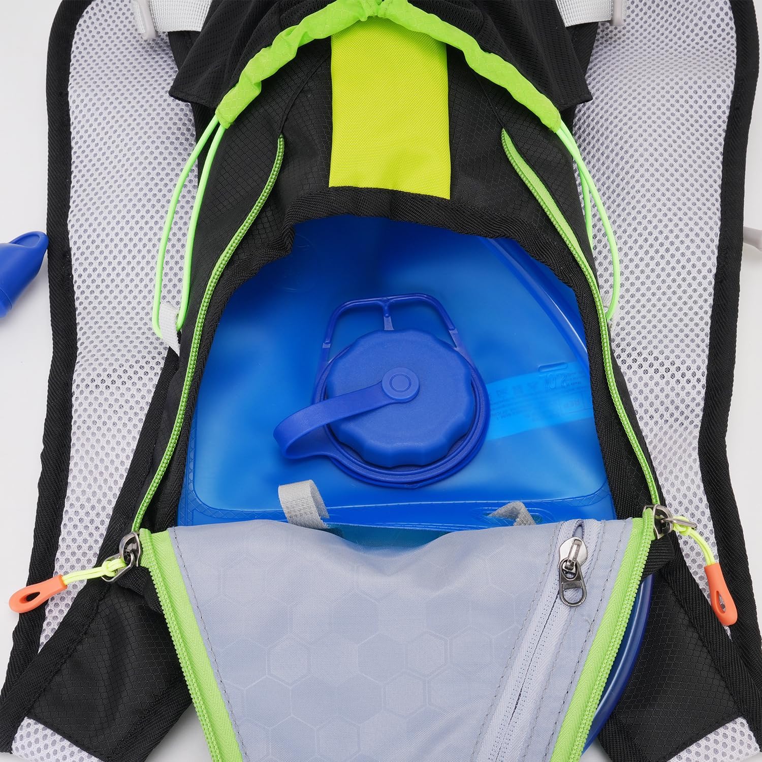 Detalle de Trinkrucksack mit Trinkblase 2l – Ultraleicht für Laufen, Wandern und Radfahren