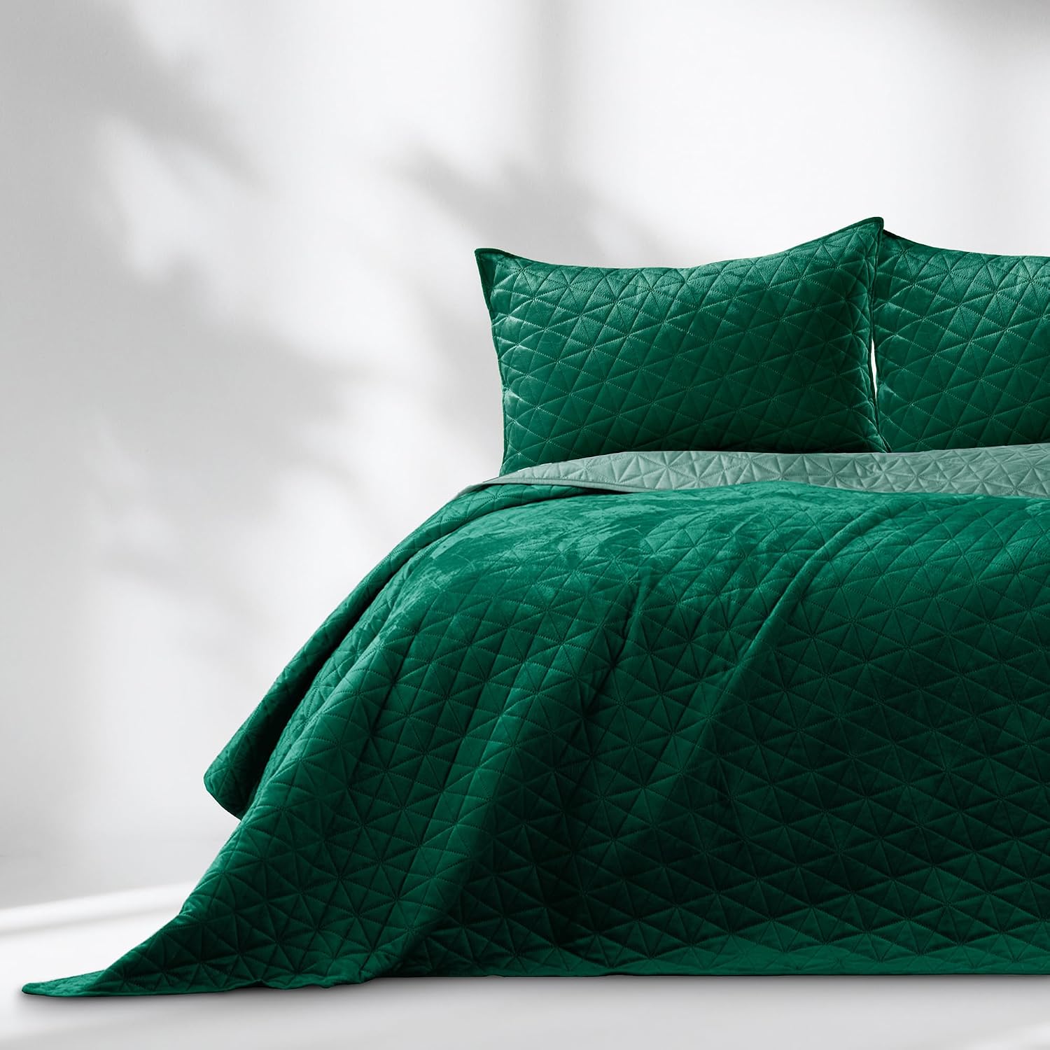 Detalle de AmeliaHome Laila Velvet Couvre-lit Vert 170 x 270 cm — douceur velours et microfibre