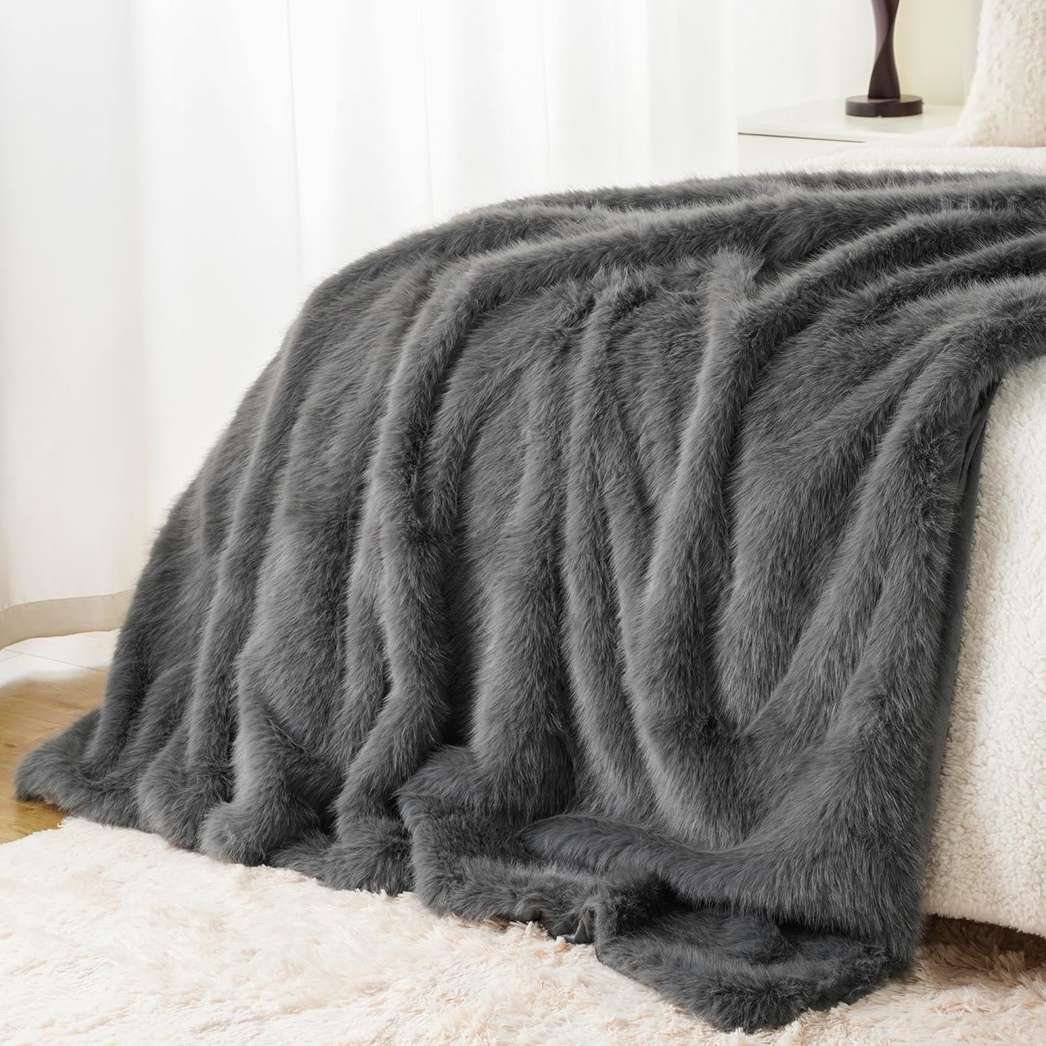 Thumbnail 3 de BATTILO HOME Faux Fur Throw Blanket (Grey) 125x150cm – long pile comfort with velvet reverse
