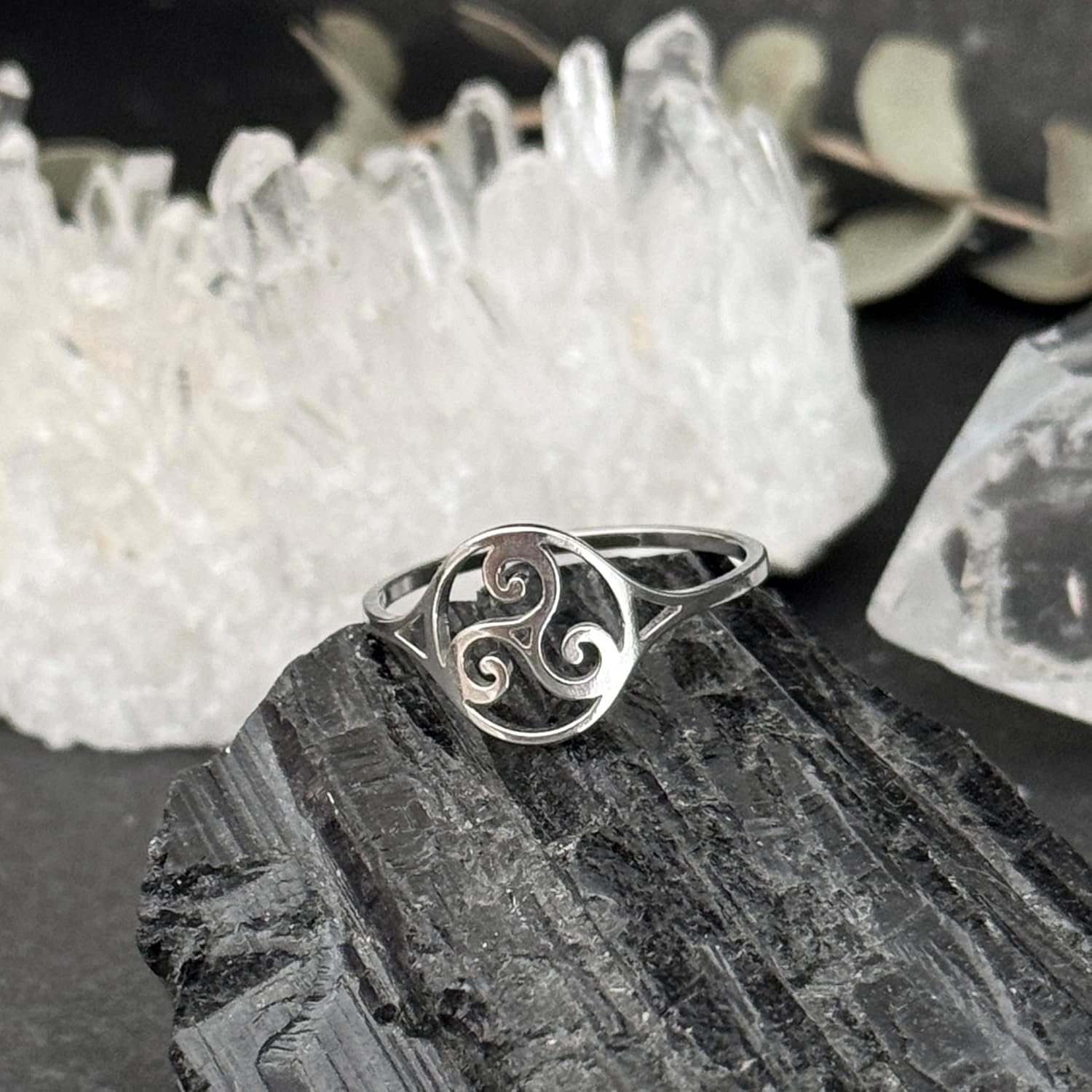 Detalle 2 de Simboliks triskel Anillo Celta, acero 316L