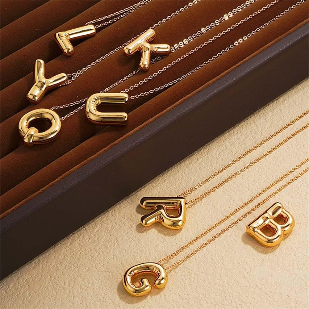 Detalle 2 de Gold Initial Necklace, 14K Gold-Plated
