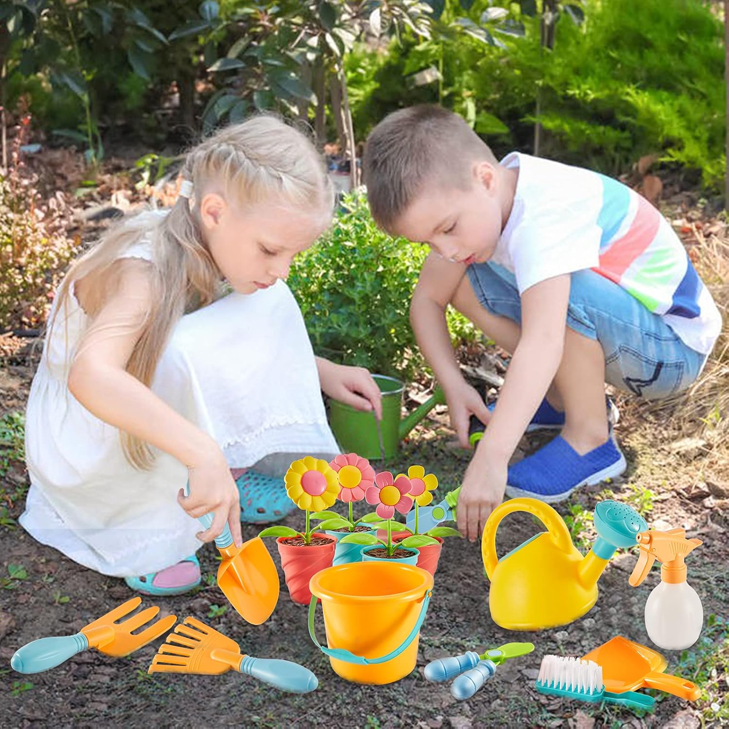 Detalle 2 de LINFUN KIDS kids gardening tools set with watering can, shovel and beach play bucket