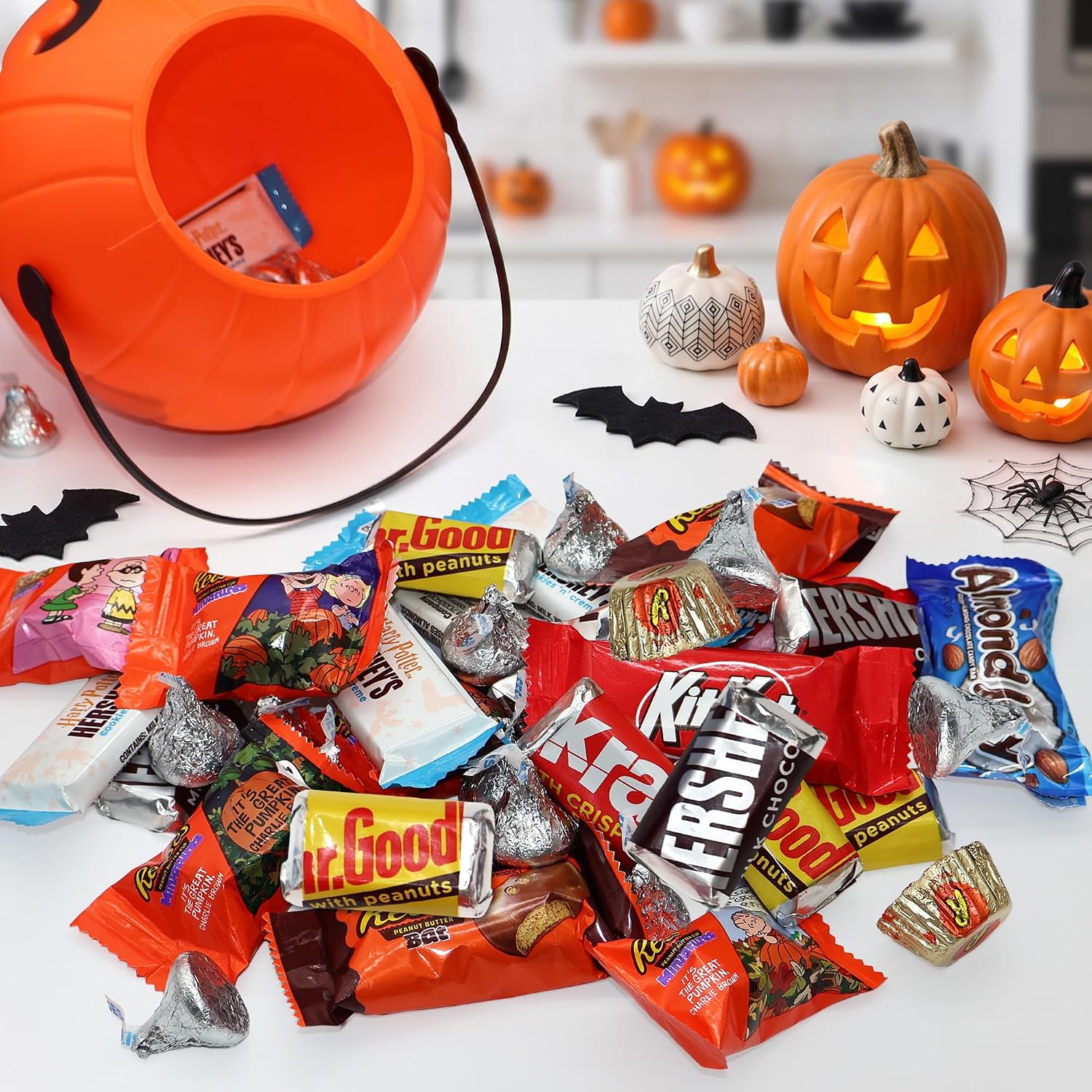 Detalle de Taboom Halloween Chocolate Pumpkin Bucket, 21 oz Individually Wrapped Candy