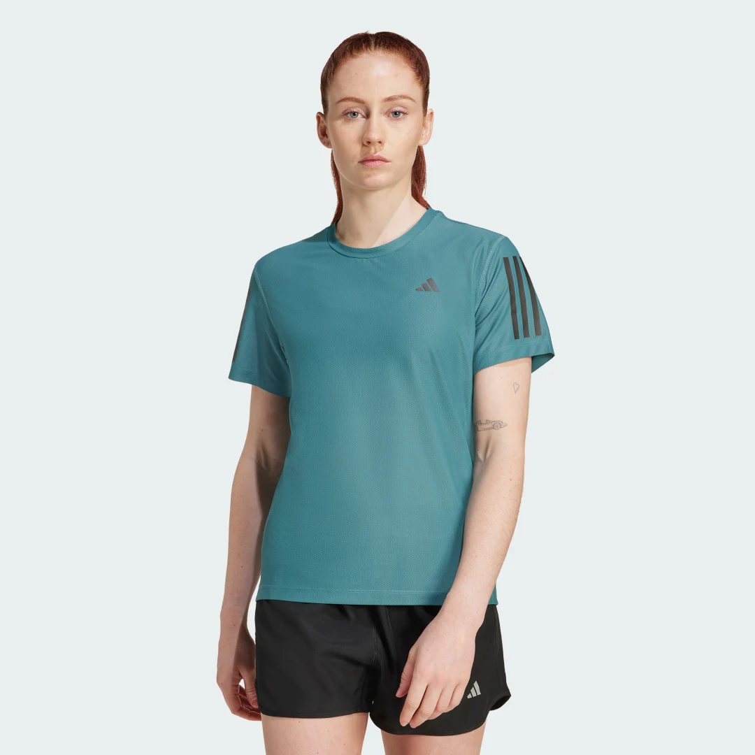 Detalle de Camiseta Own The Run de Adidas – verde, para tus entrenamientos diarios