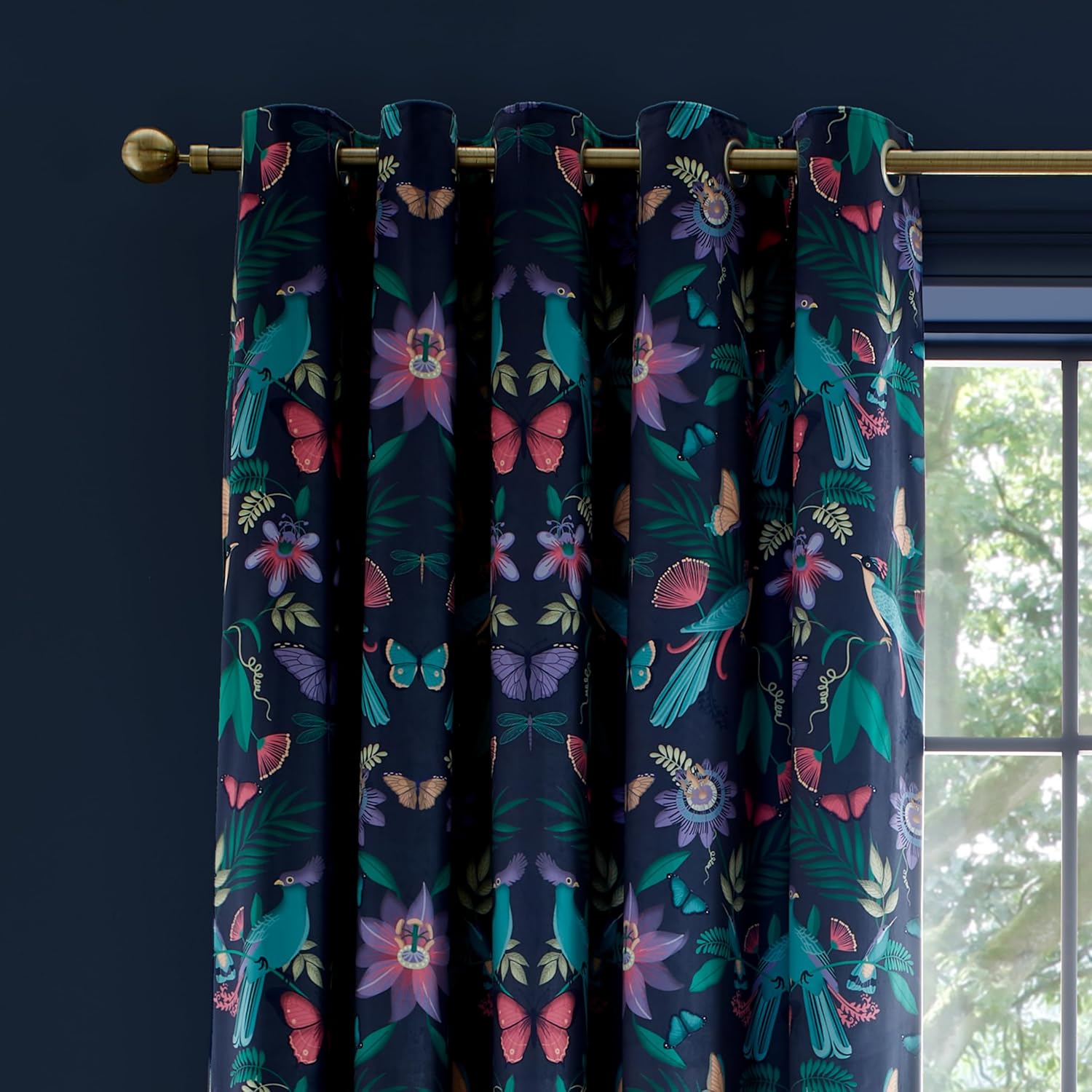 Thumbnail 2 de Catherine Lansfield Mya Tropical Floral Navy Blue Eyelet Curtains – Two Panels, 90x90 inches