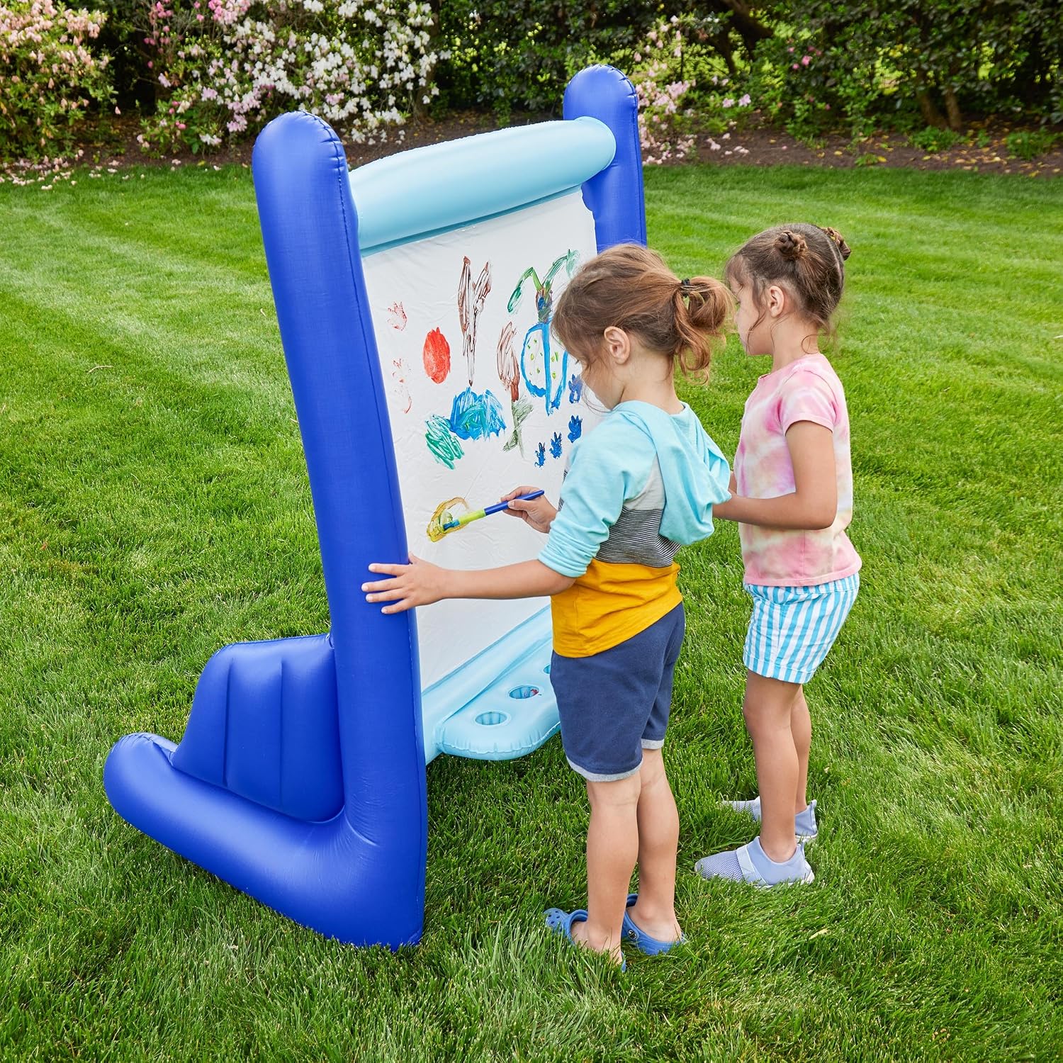 Detalle de Hearthsong Double-Sided Inflatable Kids Art Easel (Outdoor & Indoor Paint Station) for Toddlers and Kids