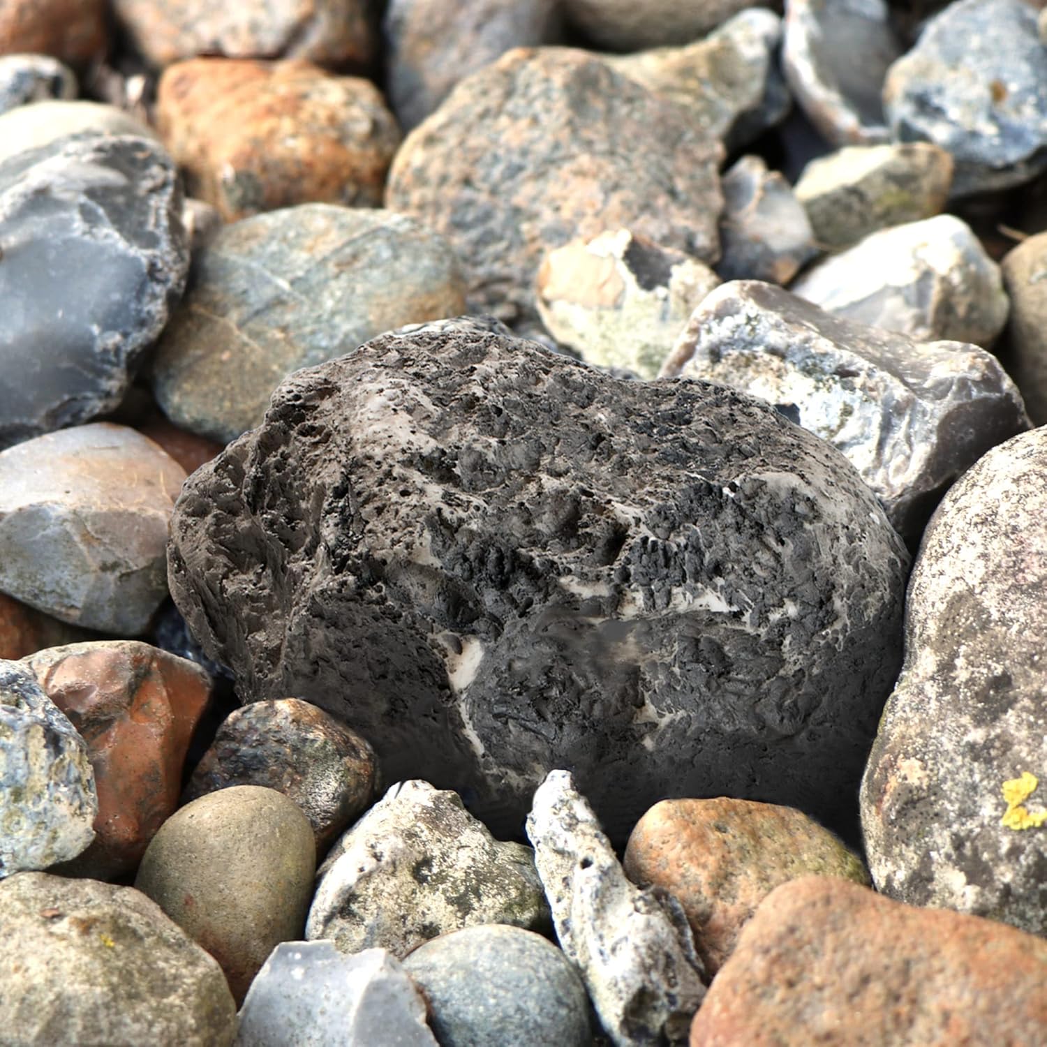 Thumbnail 1 de com-four Schlüsselstein „medium hill“ mit Geheimfach – Kunstgestein für Geocaching & Schlüsselversteck in Stein-Optik