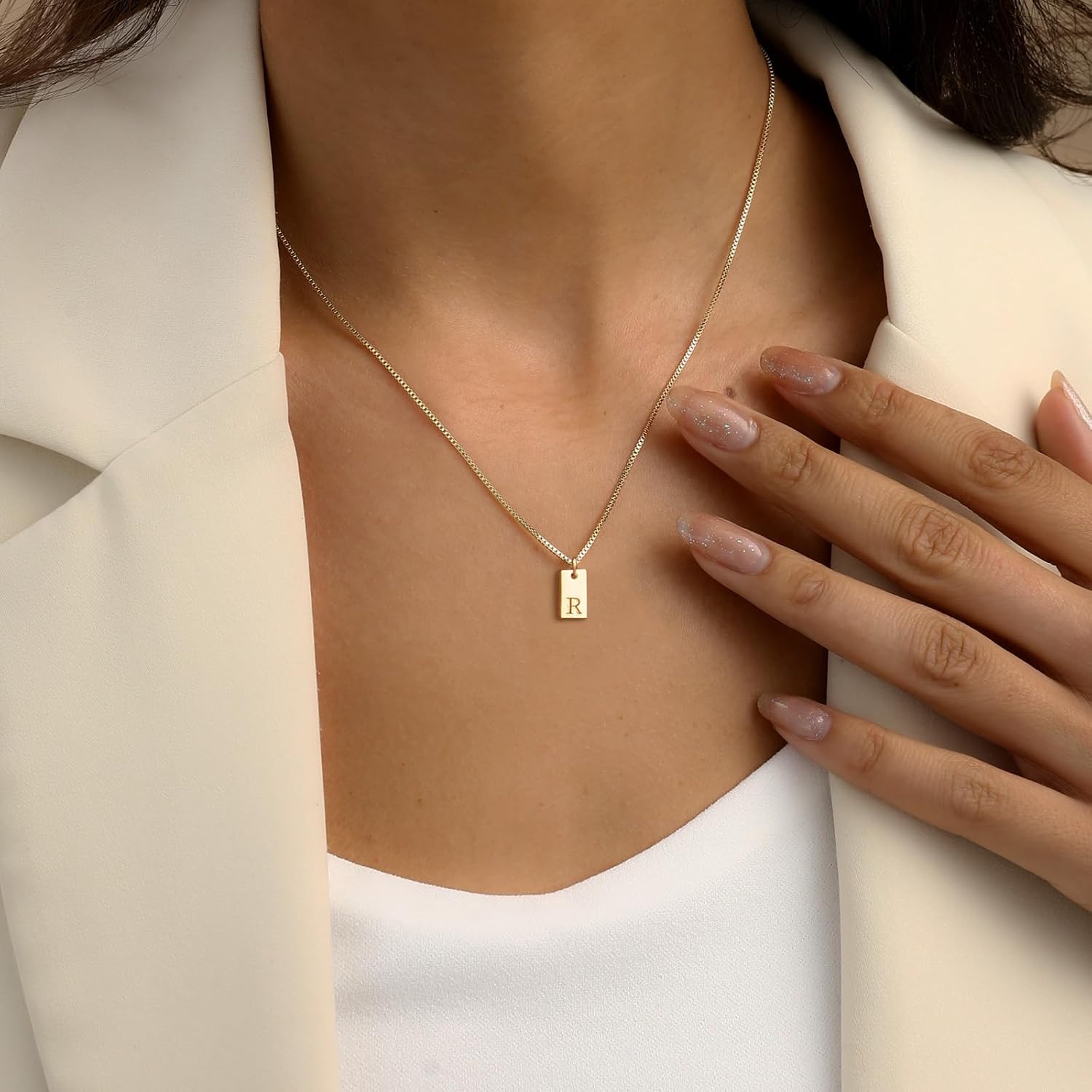 Detalle de Initial Necklace, 16.5-Inch Chain