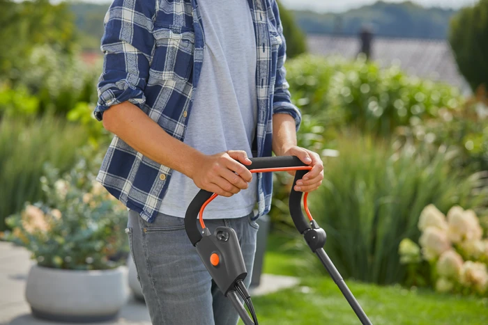 Detalle de GARDENA PowerMax 37/1800 G2 Elektrorasenmäher für Rasenflächen bis 425 m²