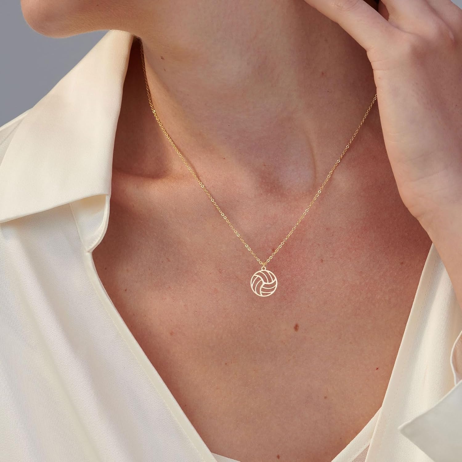 Detalle de HANLI 14K Gold Plated Necklace for Women – Dainty Pendant with 16.5" + 2" Extender