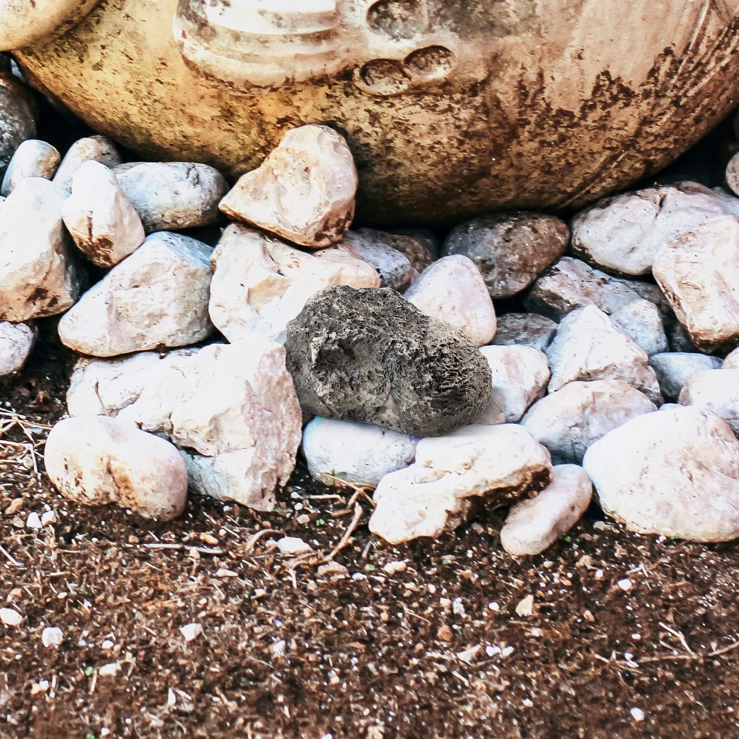 Detalle de com-four 2 chiavi "Little Rock" – pietra artificiale con scomparto segreto per geocaching