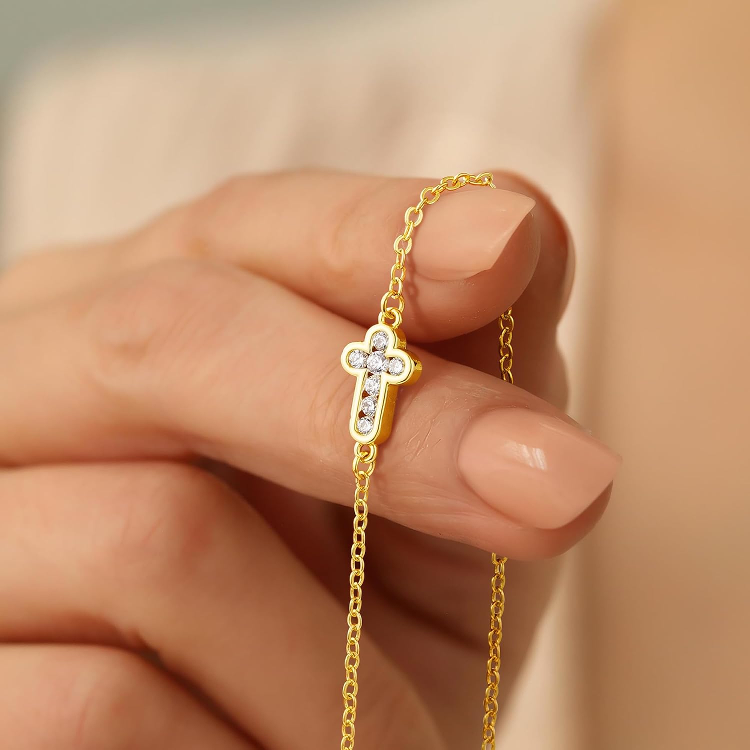 Detalle de Turandoss Gold Kreuz Armband Damen – zarte 14K Gold Vergoldet mit Maria-Medaillon
