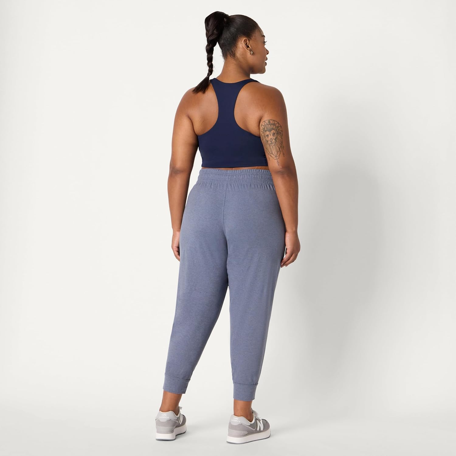 Thumbnail 6 de Amazon Essentials Women’s Athletic Soft Performance Cropped Capri Workout Jogger (Relaxed Fit)