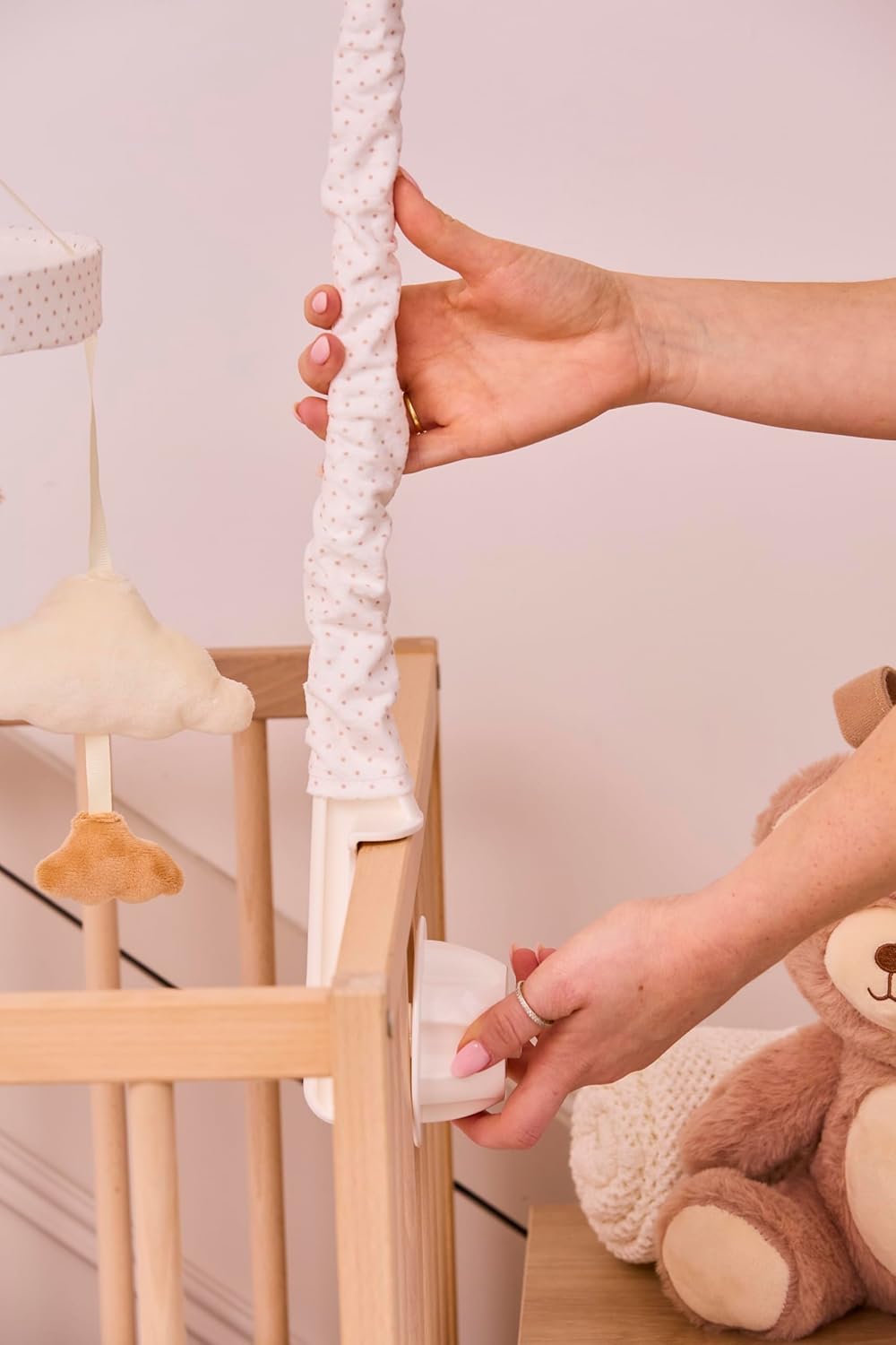 Thumbnail 6 de Nuby Biscuit Bear Musical Cot Mobile for Babies – A Calm, Gentle Soothing Spin for Bedtime