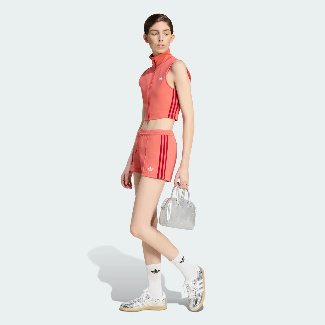 Detalle de Pantalón corto clásico Adidas en rojo – ficha de compra