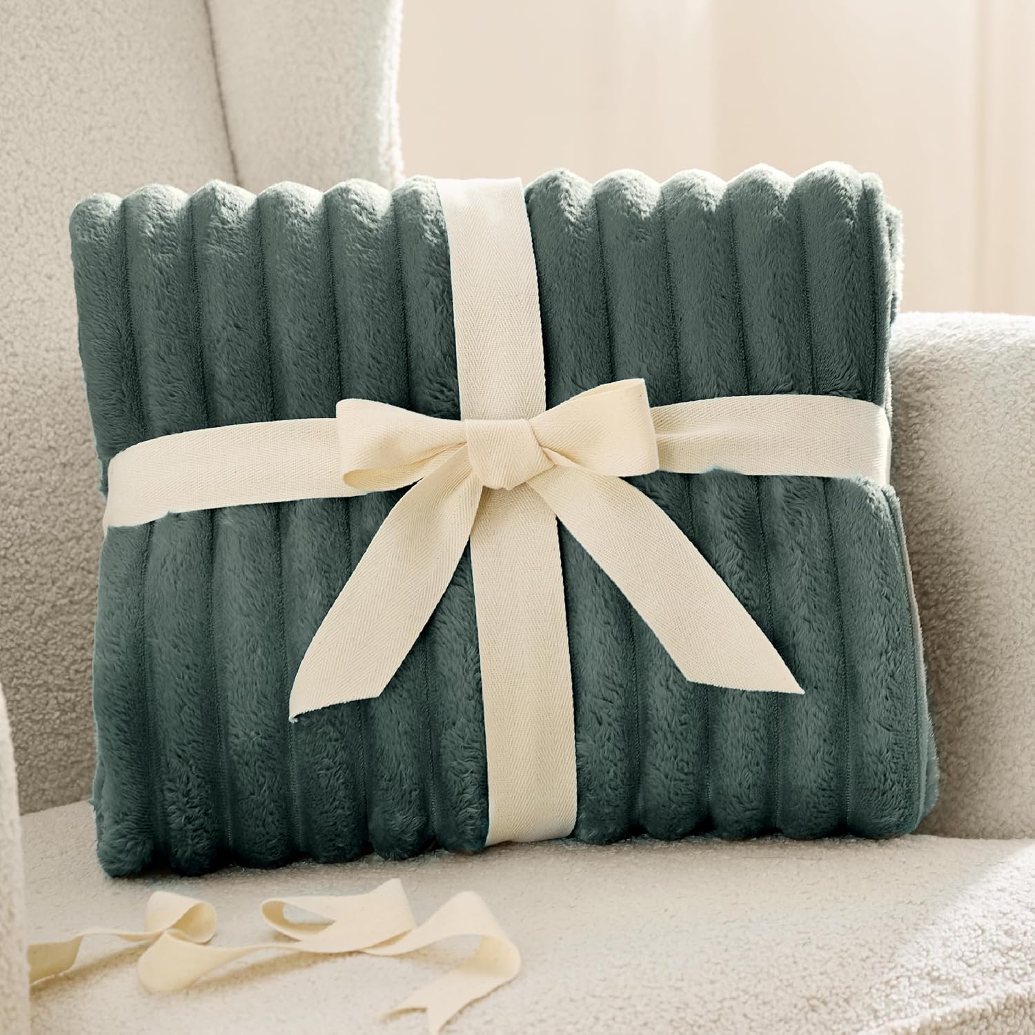 Thumbnail 6 de BEDSURE Kuscheldecke 220 x 240 cm (dunkelgrün) – Flanell-Fleece Tagesdecke & Wohn-Deck