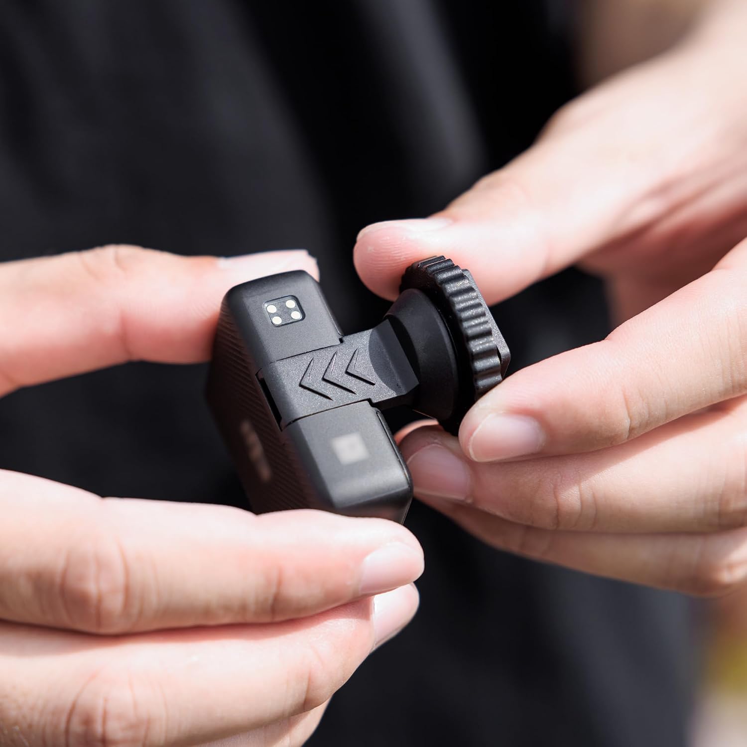 Detalle de JJC Kaltschuh-Schraubadapter für DJI Mic – Profi-Kameraadapter mit 1/4-20 Stativgewinde