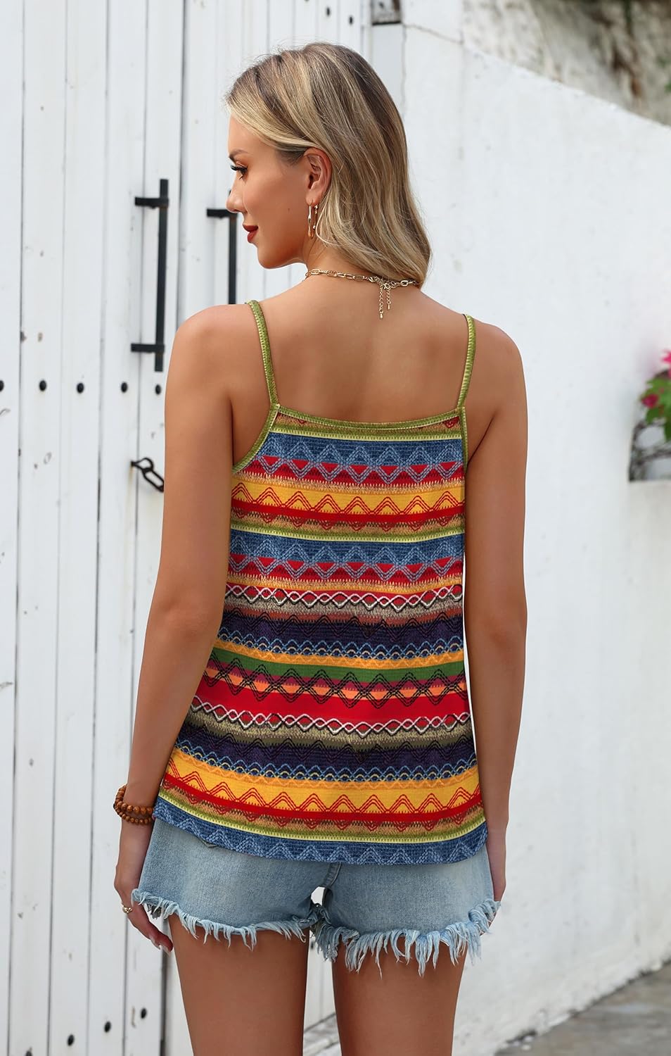 Detalle 2 de WIHOLL Women’s Beaded Spaghetti Strap Tank Top Cami (Flowy Scoop Neck)