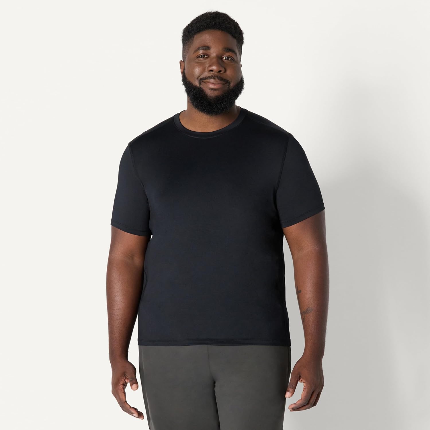 Thumbnail 5 de Amazon Essentials Men's Active Quick-Dry Tech Stretch Short-Sleeve T-Shirt