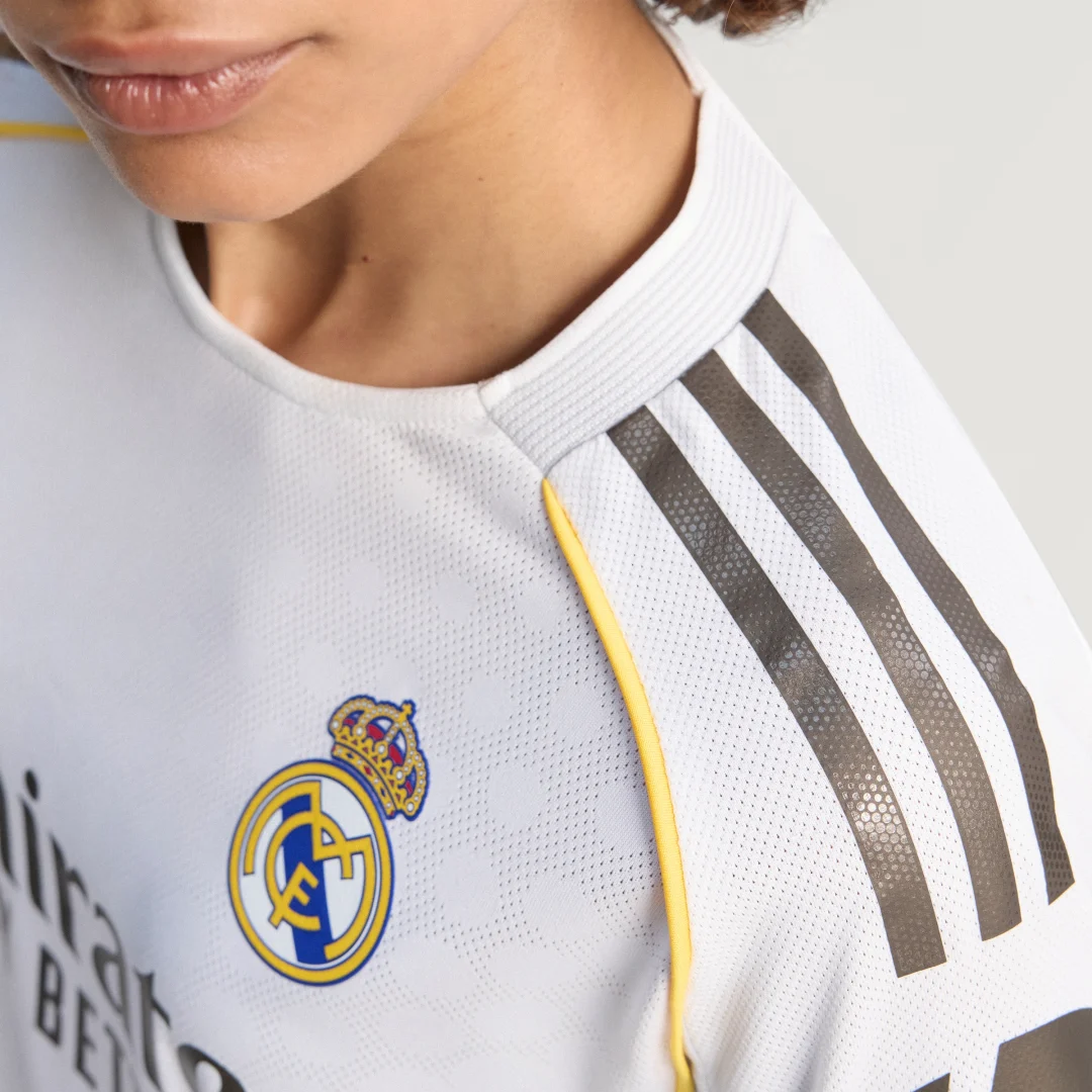 Detalle de Camiseta primera equipación Real Madrid 25/26 Authentic de Adidas