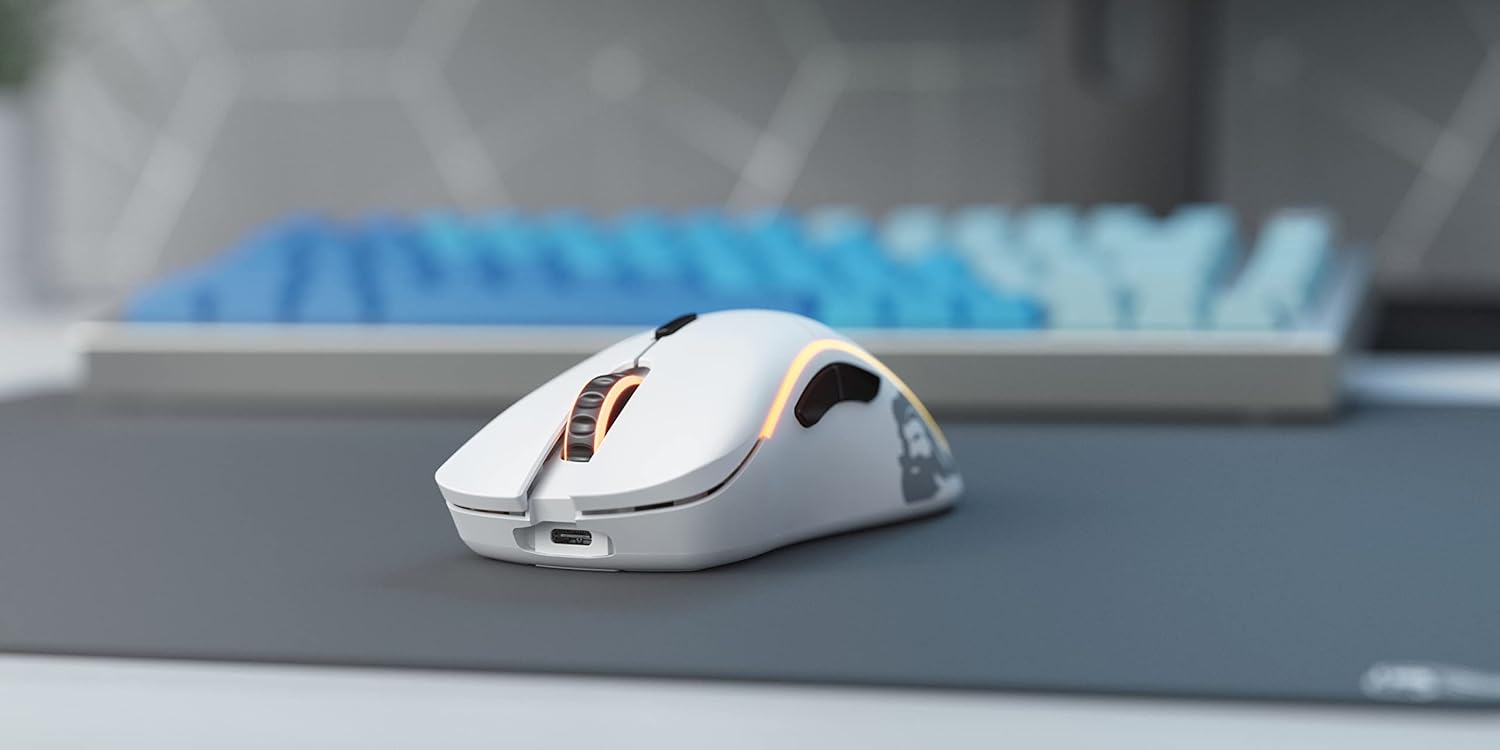 Thumbnail 5 de GLORIOUS Model D Wireless Gaming Mouse (Matte White) — 2.4Ghz Lag-Free Wireless, BAMF Sensor, RGB