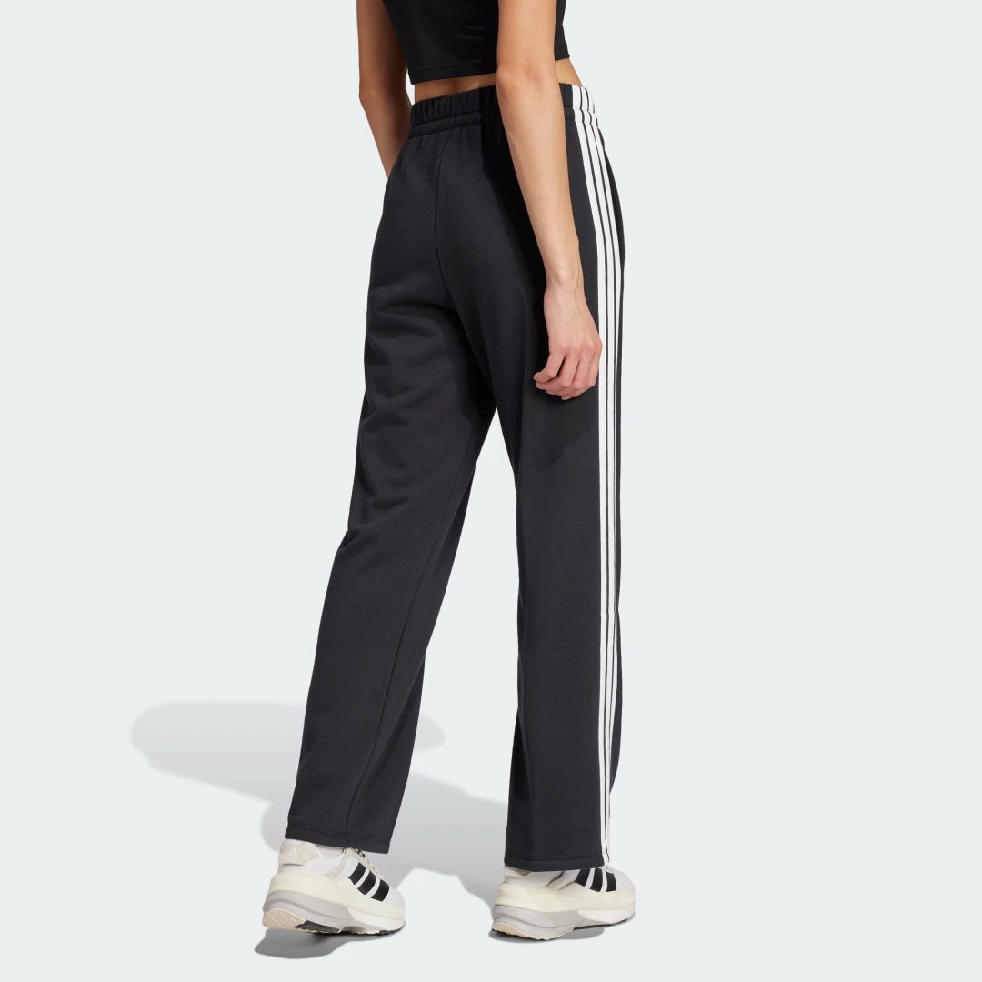 Detalle de Pantalón Essentials Open Hem French Terry 3 bandas de Adidas – negro