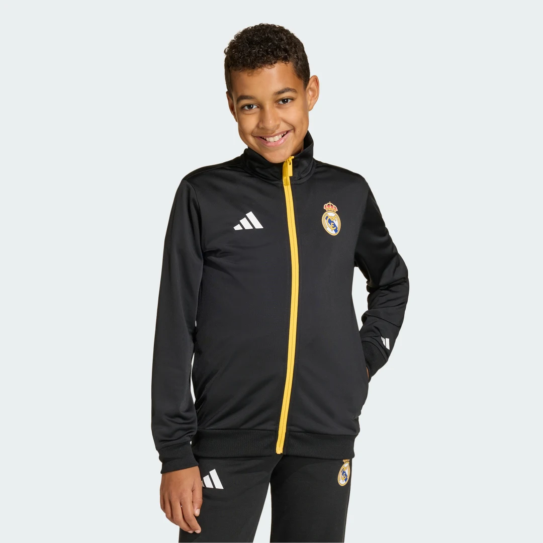 Detalle de Chaqueta deportiva adidas Real Madrid Avengers – Negro, para fans que buscan comodidad y estilo