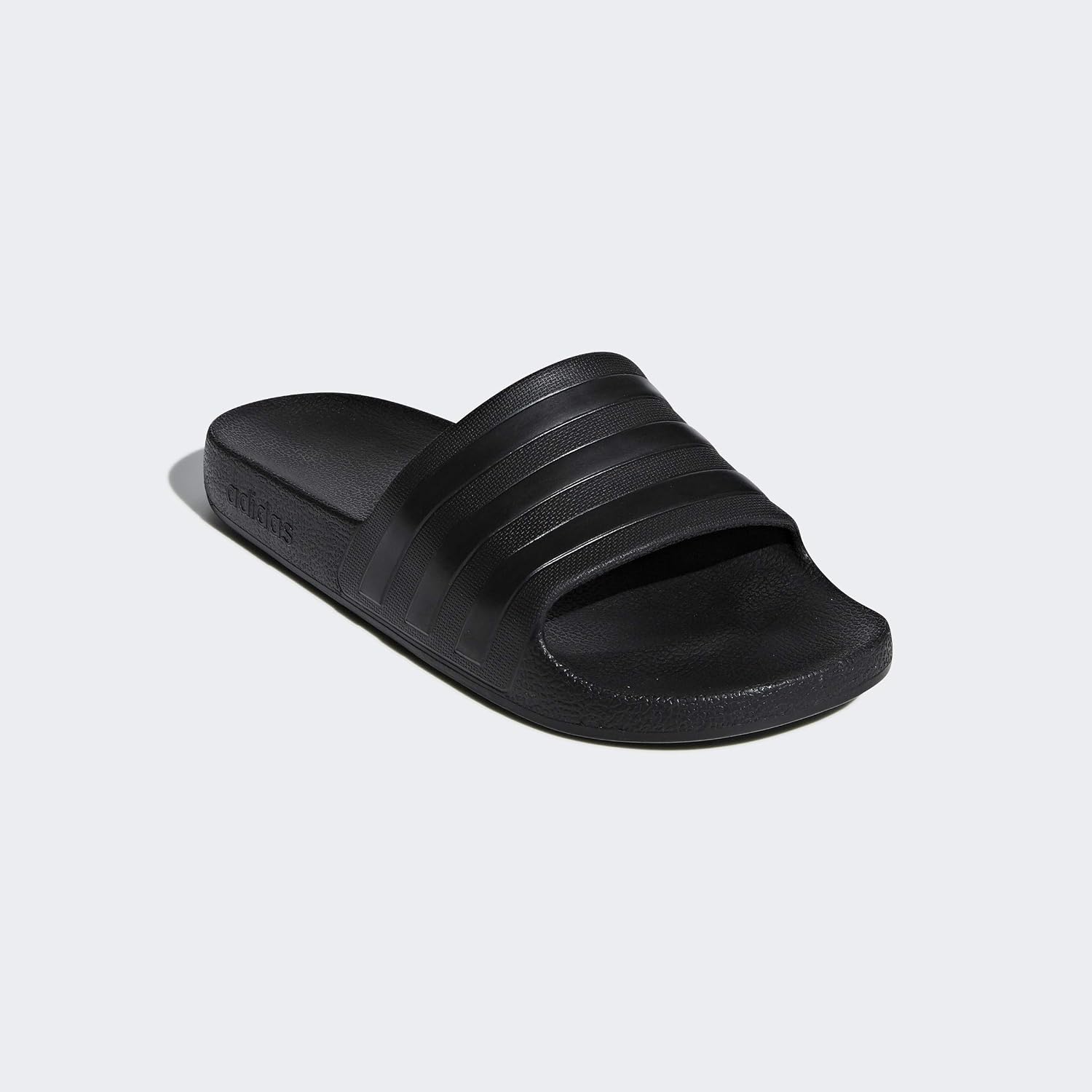 Detalle de Adidas Unisex Adilette Aqua Slides Core Black – pragmatic everyday comfort