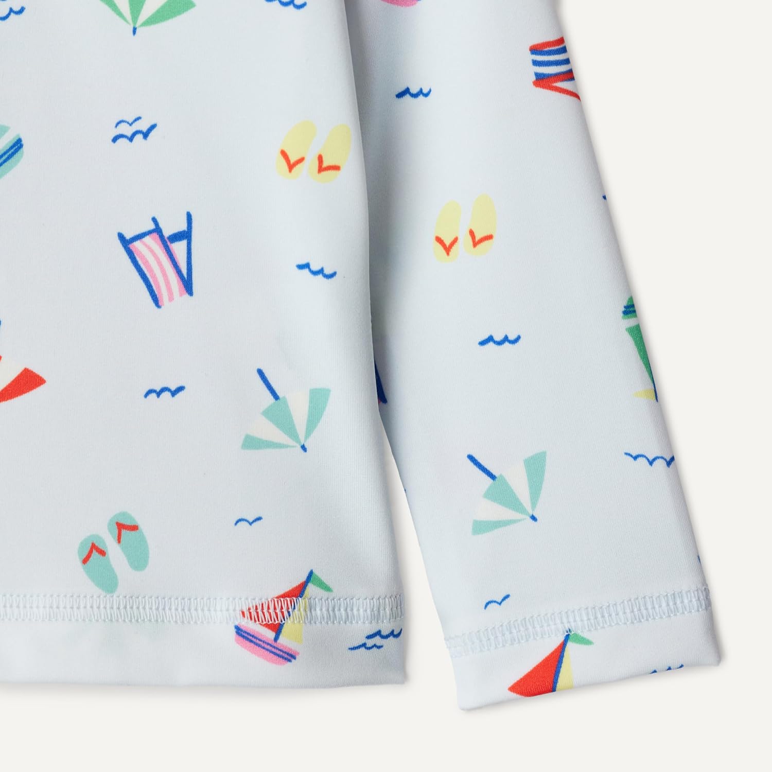 Detalle de Amazon Essentials x Sofia Grainge Toddlers and Baby Boys' Two-Piece Rashguard Set