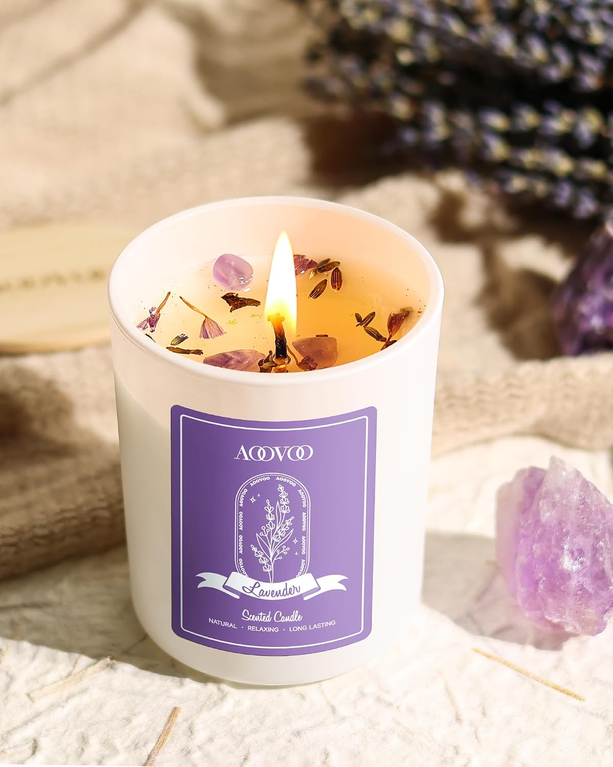 Detalle de AOOVOO Lavender Scented Candle Set 2 Pack with Crystals Inside — 14oz Soy Aromatherapy Candles for Home and Gifts