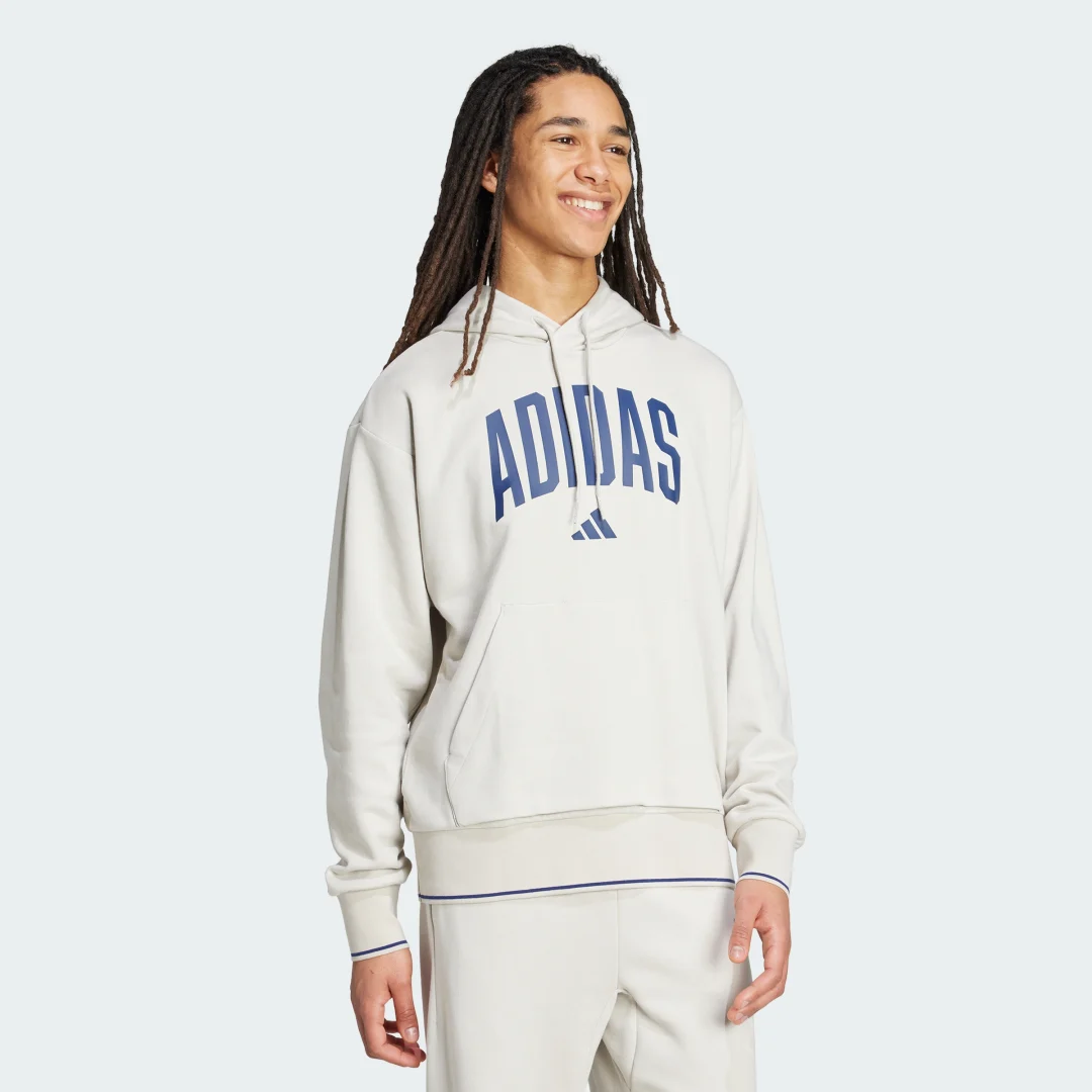 Detalle de Sudadera de estilo universitario con capucha de Adidas en Beige