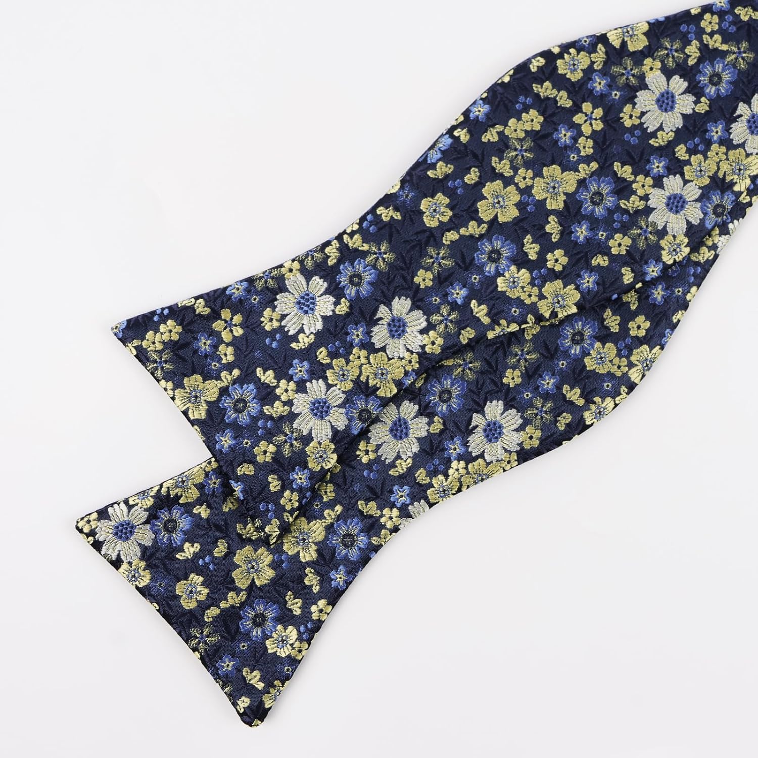 Thumbnail 4 de Alizeal Men's Self-Tied Floral Classic Bow Tie & Pocket Square Set