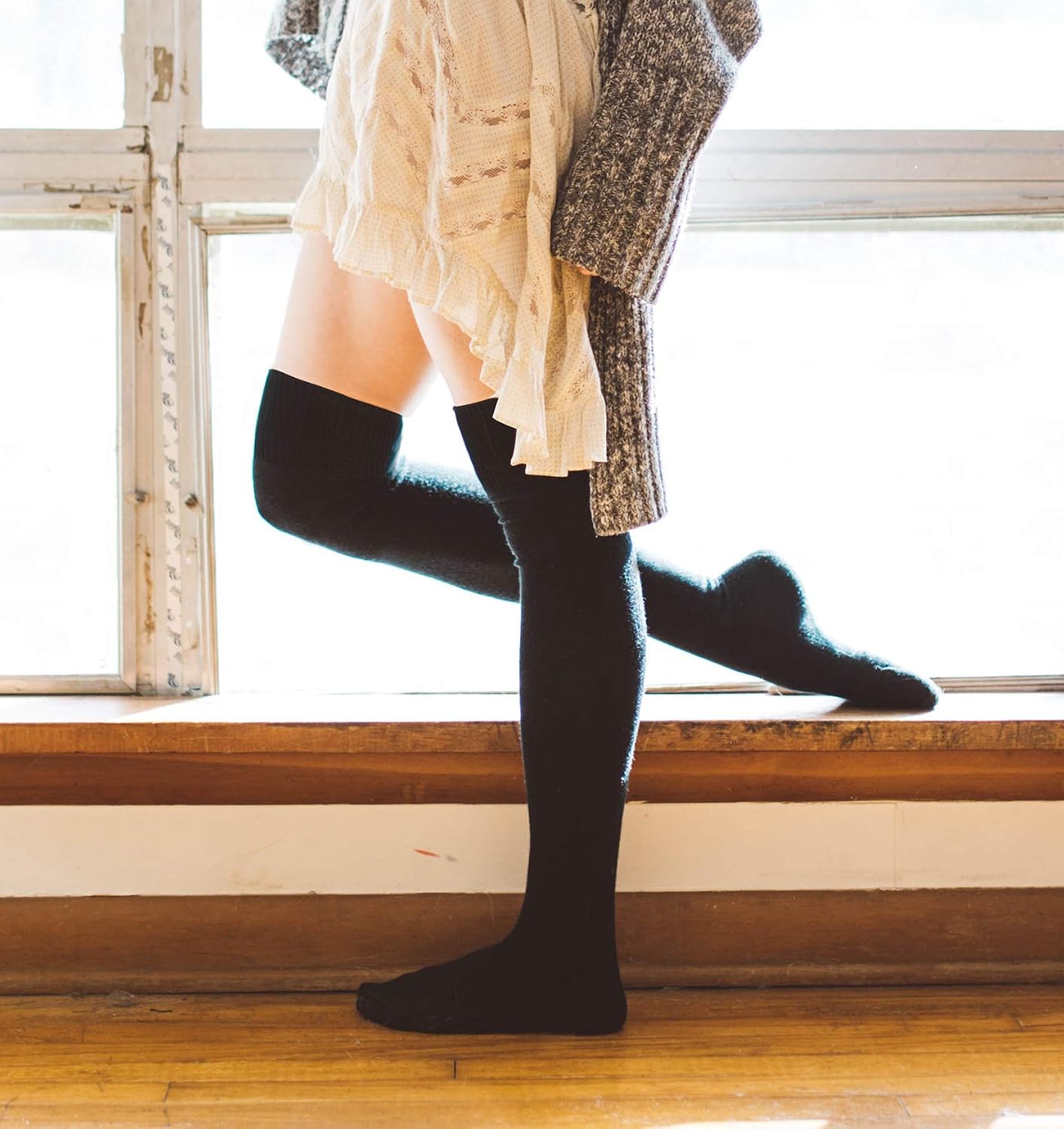 Detalle 2 de Moon Wood Women’s Extra Long Thigh High Socks (80% Cotton Knit) — Warm Cable-Knit Leg Warmers