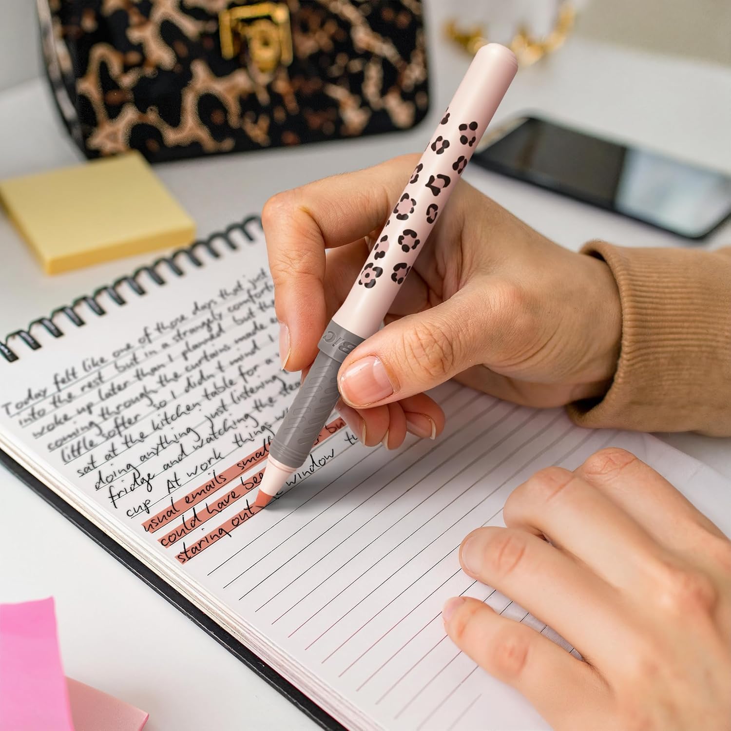Detalle de BIC et Tipp-Ex Collection Léopard – Ensemble stylos et surligneur (8 pièces)