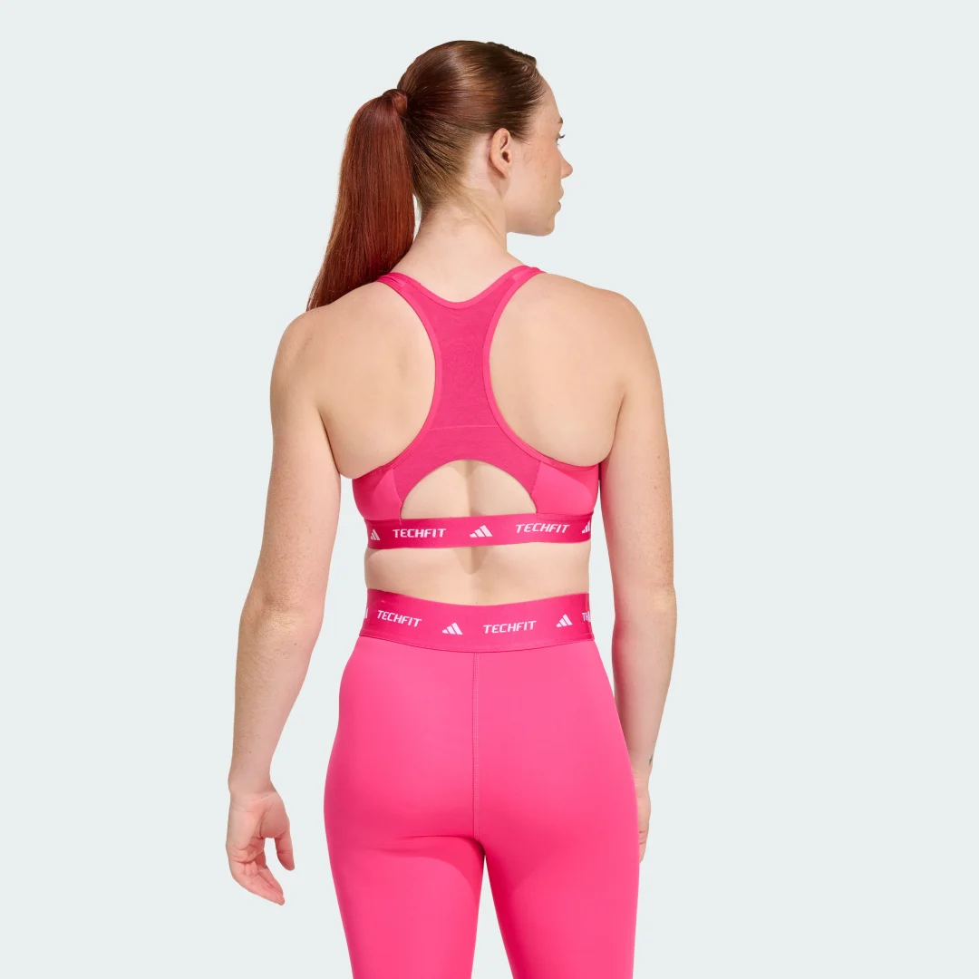 Detalle 2 de Sujetador TECHFIT de Adidas: soporte básico y comodidad para entreno diario en rosa