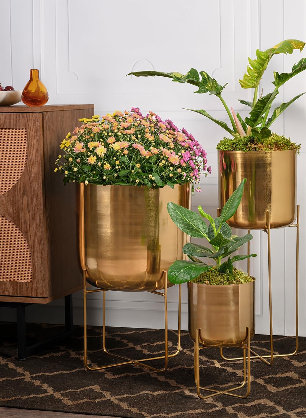 Detalle de Serene Spaces Living SSLIMGP30GOLDFBA – złota metalowa donica ze stojakiem, 66 cm