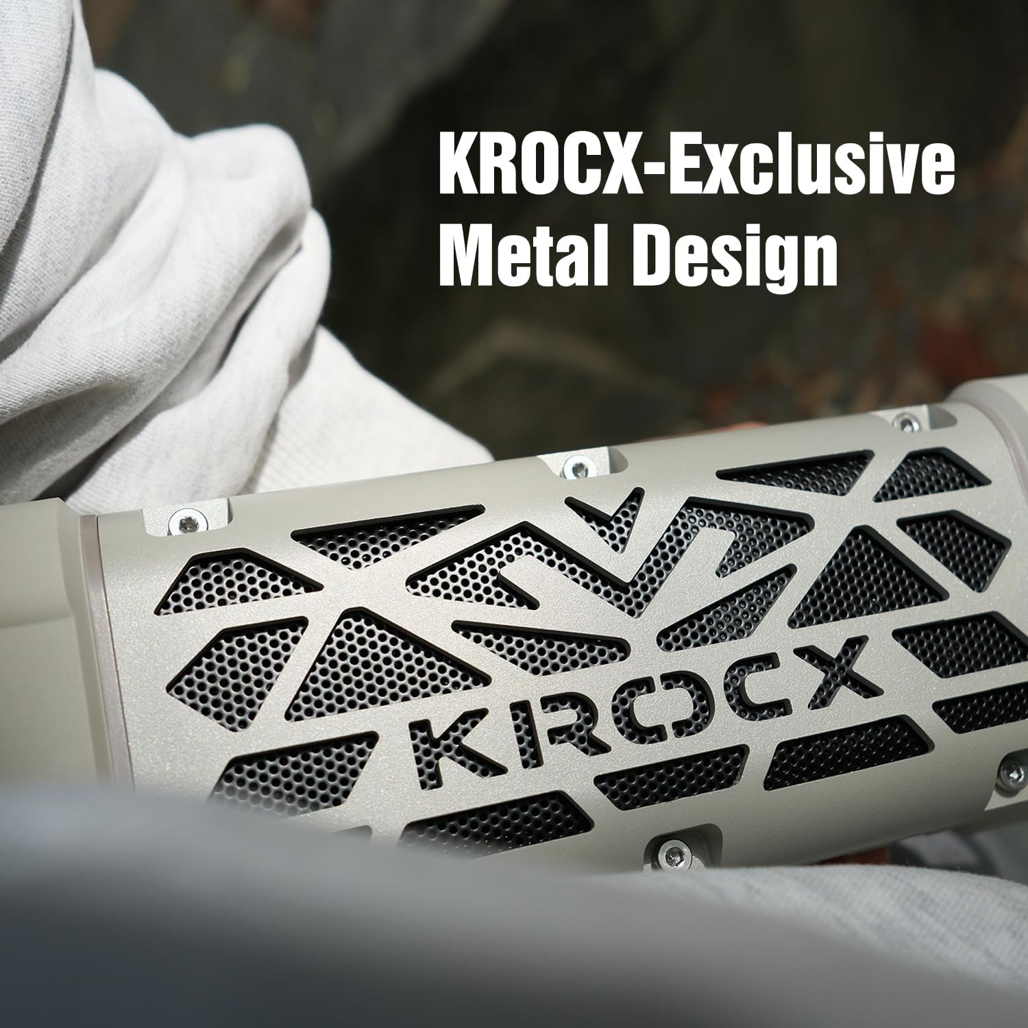 Detalle de KROCX TRAVOR Magnetic Bluetooth Speaker (45W) — Cloud Dancer Metallic, Rugged Aluminum Outdoor Speaker