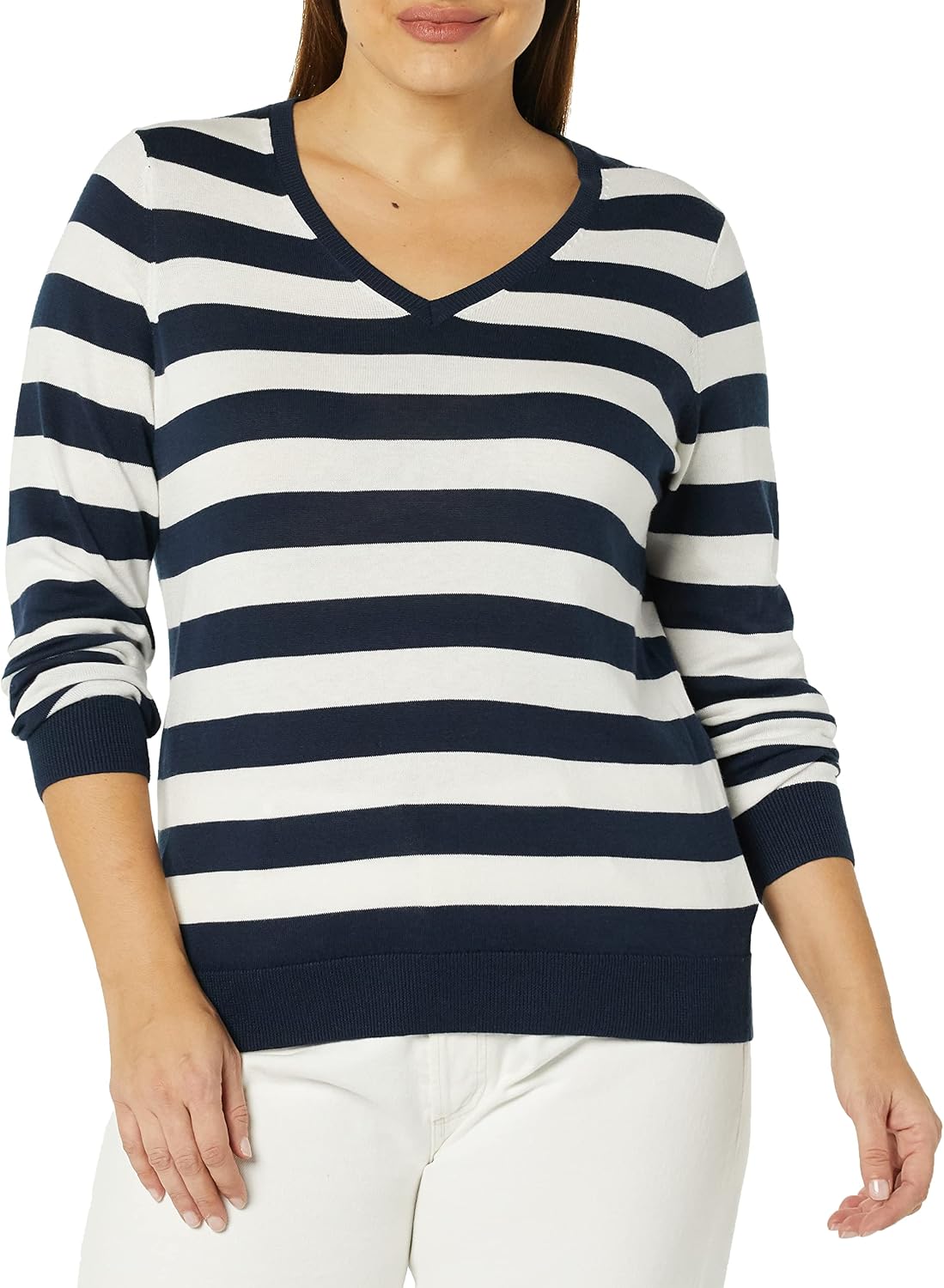 Detalle 2 de Amazon Essentials V-Neck Sweater for Everyday