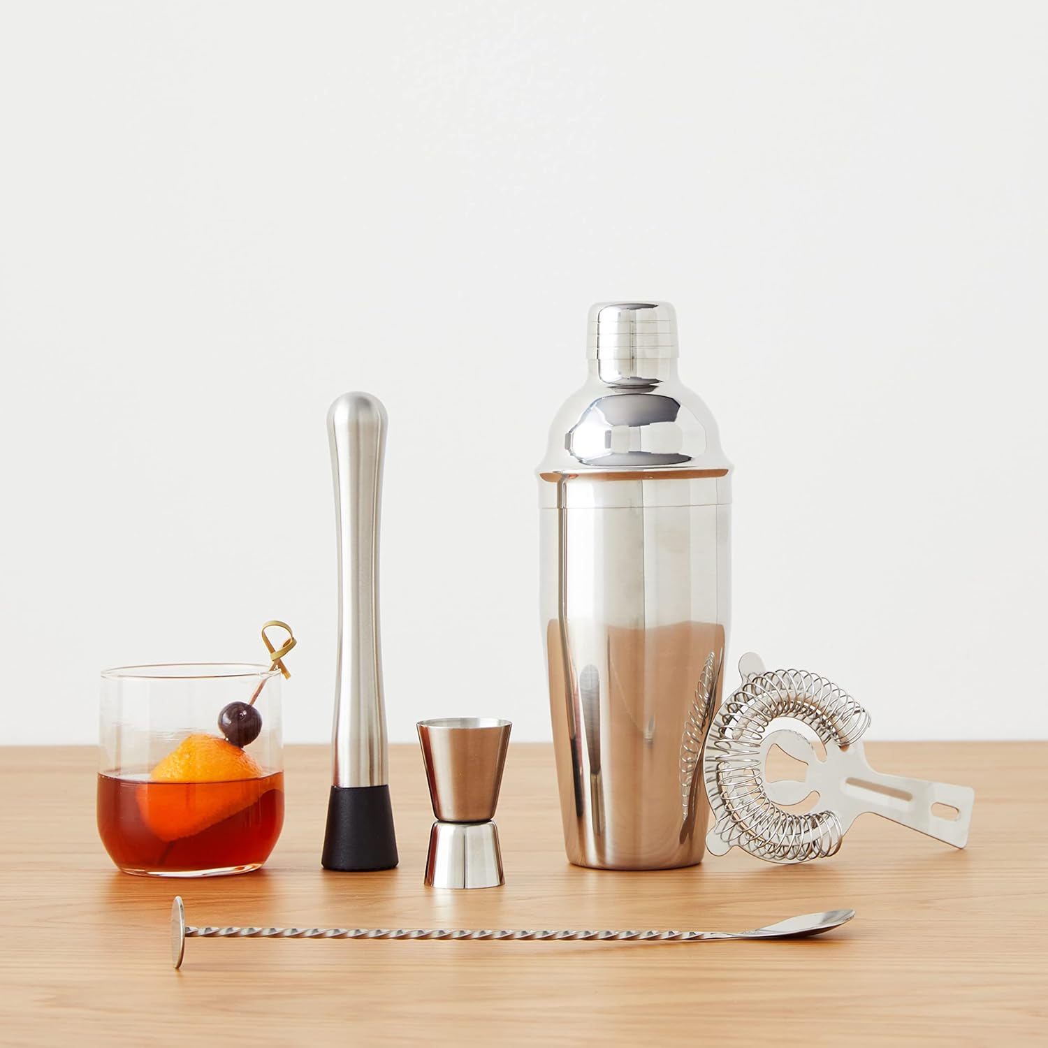 Detalle 1 de Amazon Basics Barbesteck Set, 5-teilig – 710 ml Shaker, Sieb, Jigger, Muddler aus Edelstahl