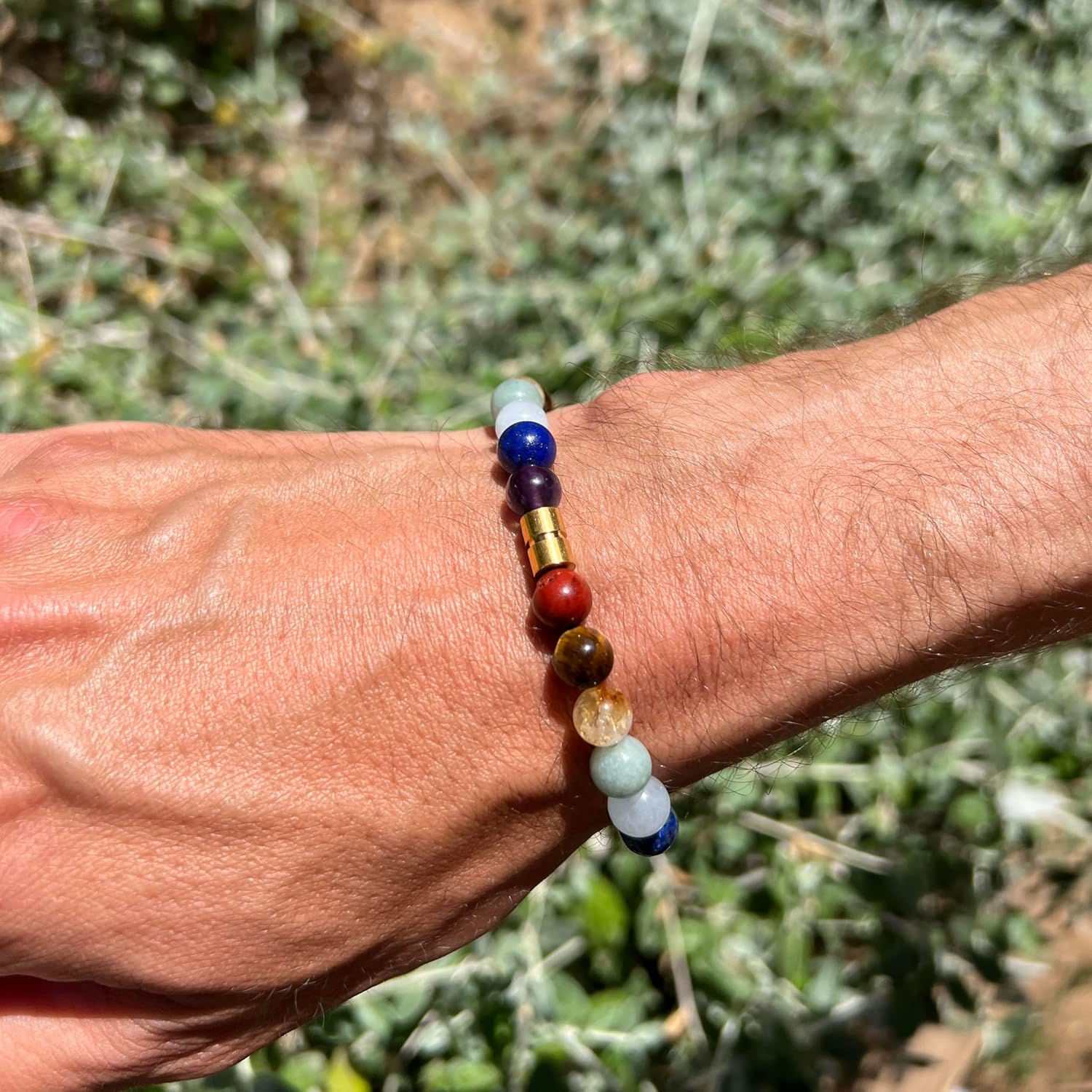 Detalle de BERGERLIN 7 Chakra Armband mit Naturstein-Perlen & Lavastein – geprüft in Deutschland, mit Echtheitszertifikat