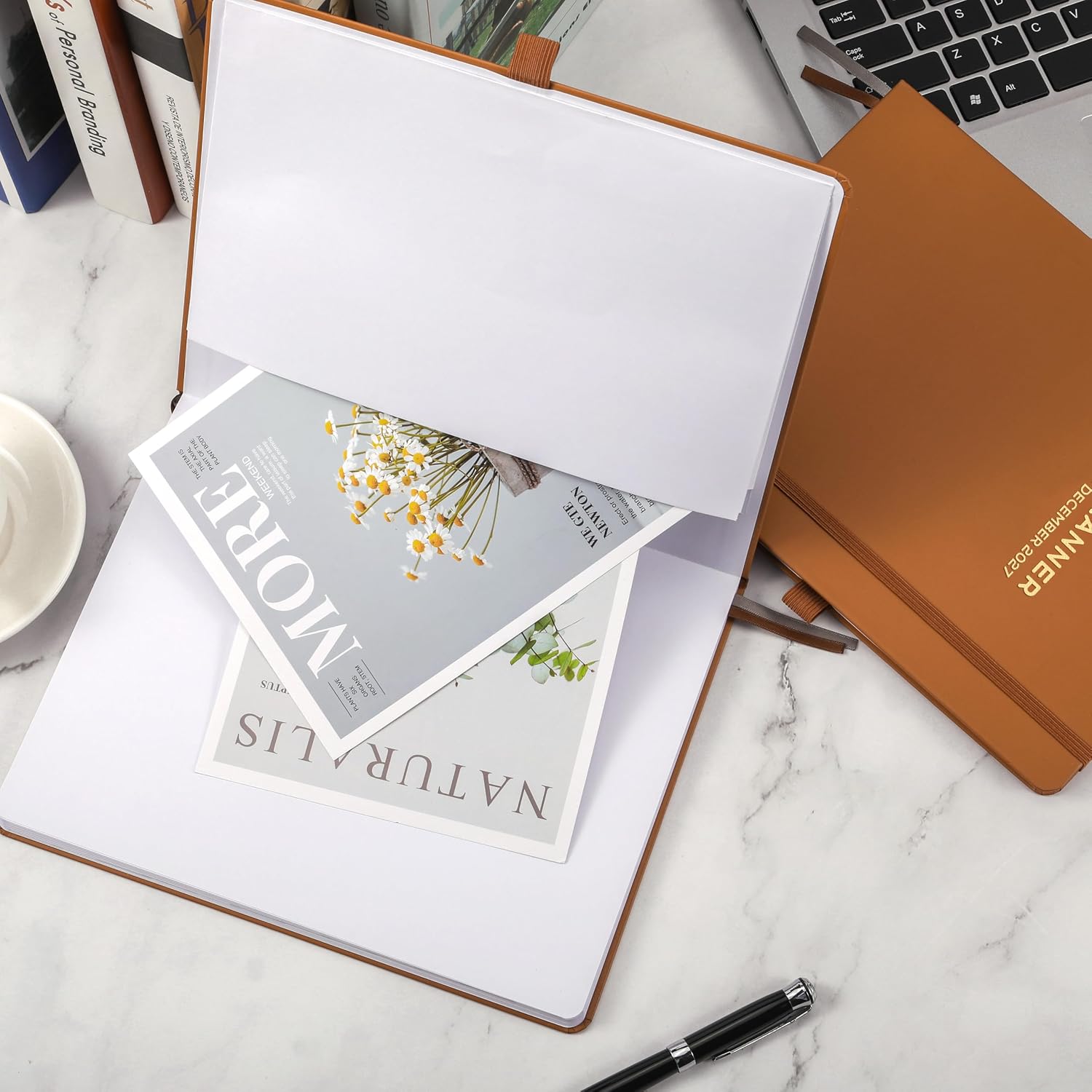 Thumbnail 6 de 2027 Planner 8 x 10-Inch Weekly and Monthly Planner