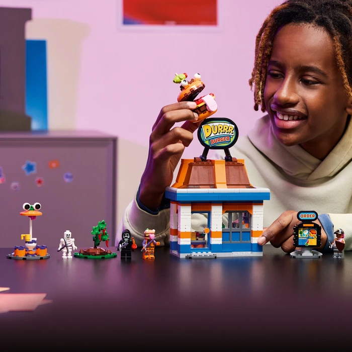 Thumbnail 8 de LEGO Fortnite Durrr Burger Restaurant 77076 – Bau- und Spielset mit Grill, Theke und Burger-Logo