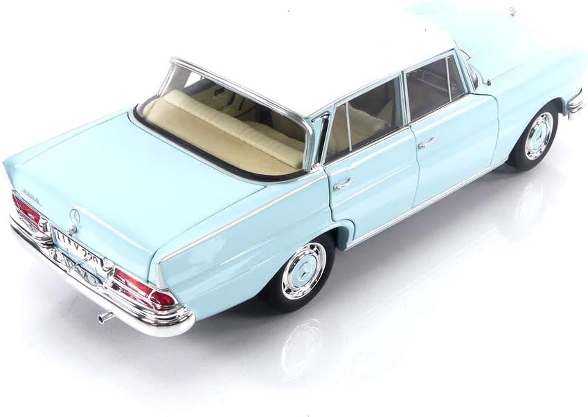 Detalle 1 de Norev MER 220 S 1965 – metalowy model samochodu 1:18, jasnoniebieski