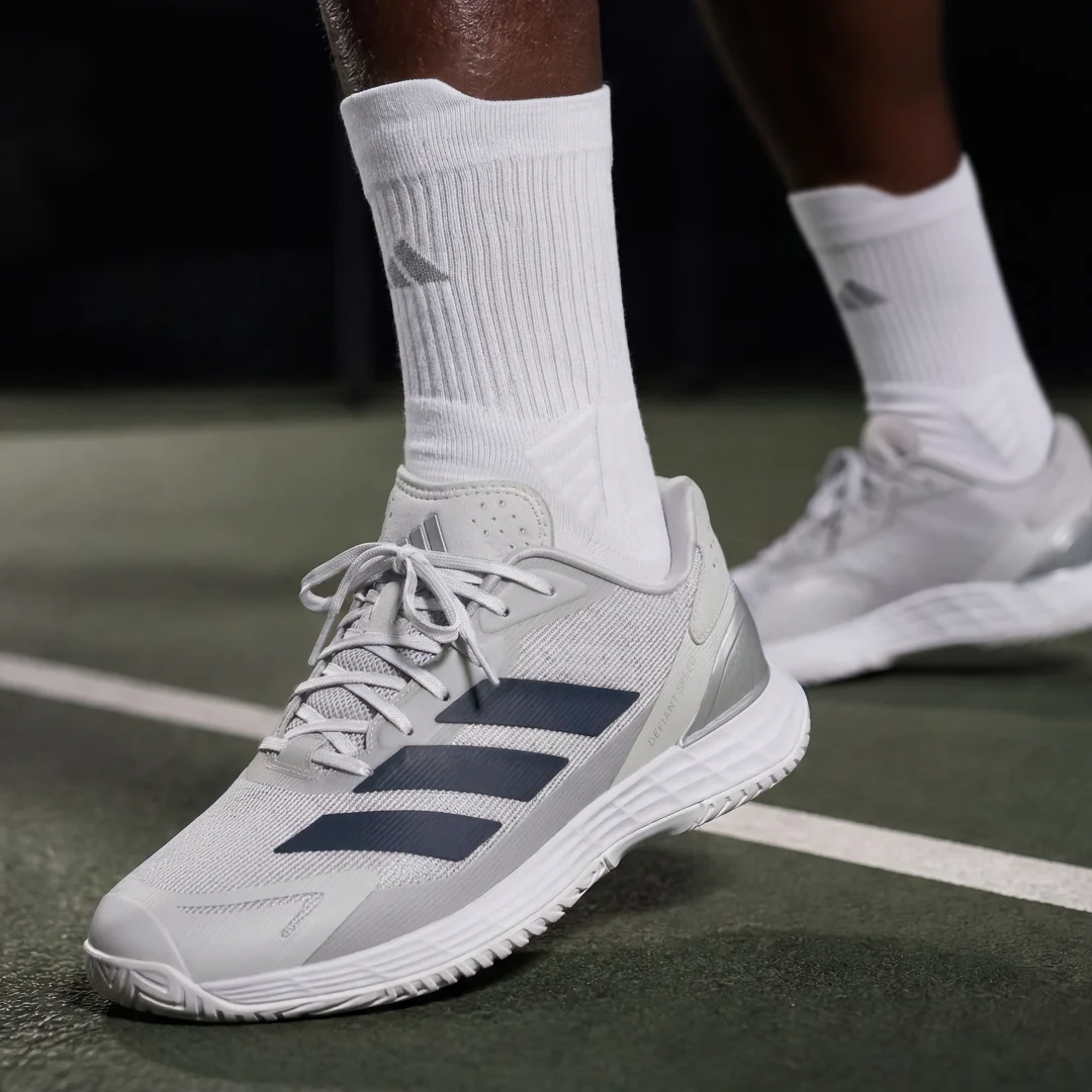 Detalle de Zapatilla Defiant Speed 2 Tennis de Adidas – Gris: equilibrio entre agilidad y soporte