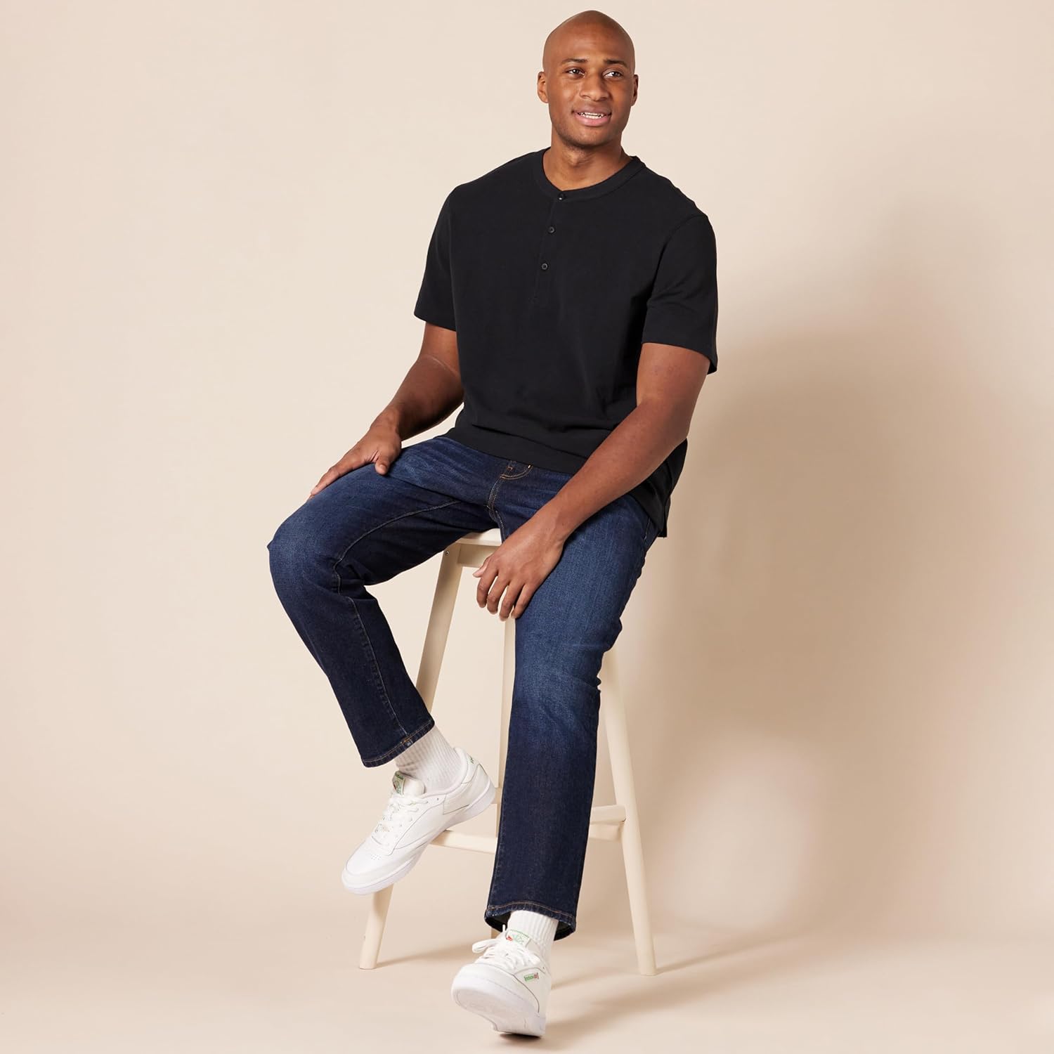 Thumbnail 5 de Amazon Essentials Men’s Slim-Fit Short-Sleeve Piqué Henley Shirt (Pack of 2)