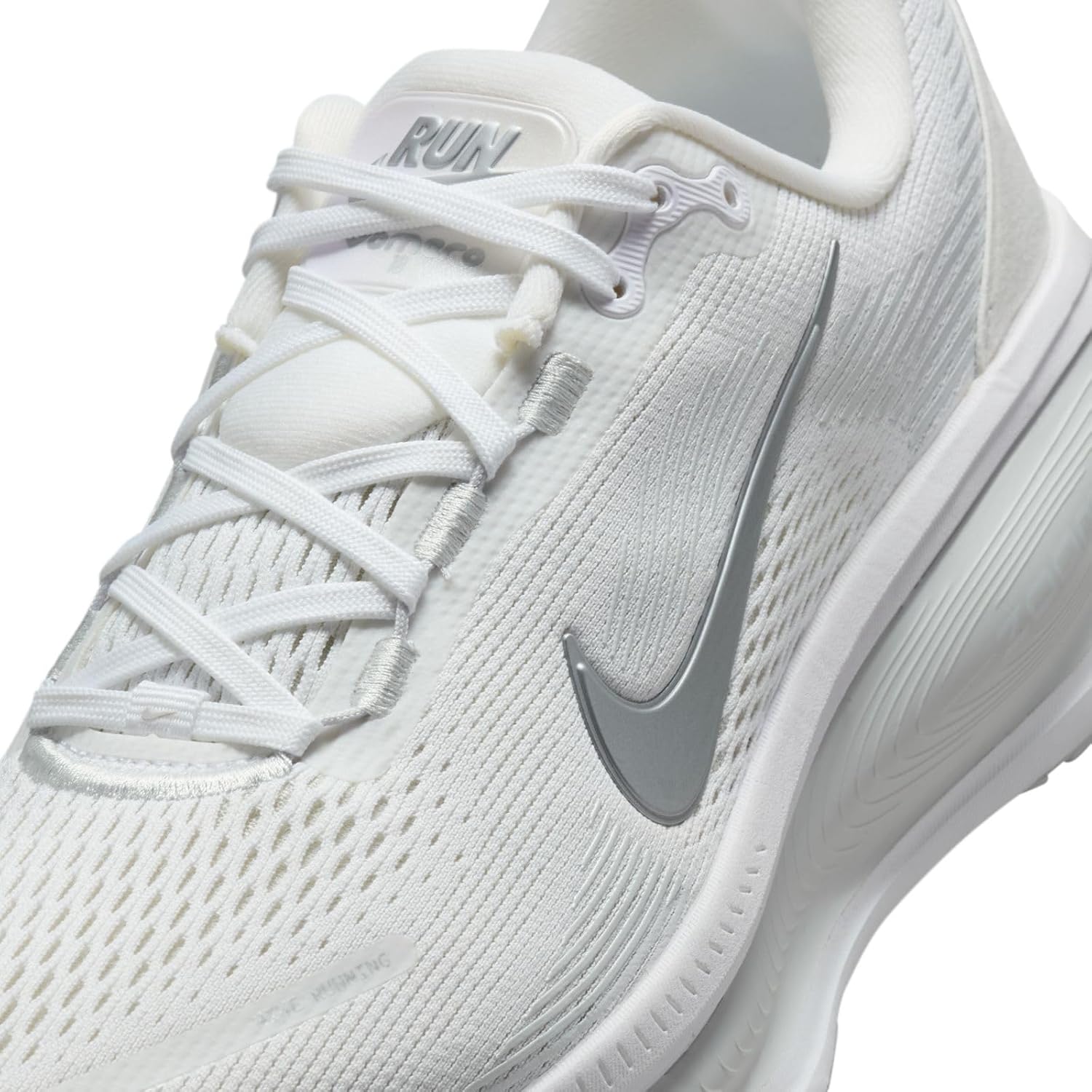 Detalle de Nike Vomero 18 Sneaker Uomo: comfort e respiro per ogni passo