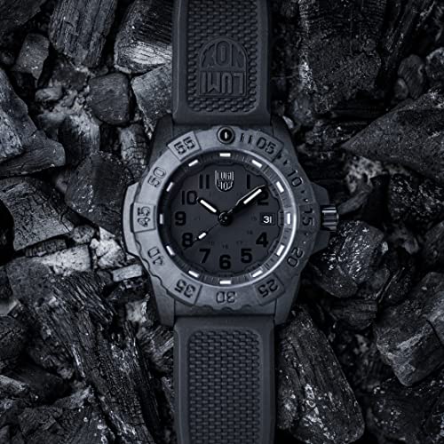 Detalle de Reloj Luminox Navy Seal Serie 3500 Sea: Caja Carbonox, Esfera Negra, 45 mm
