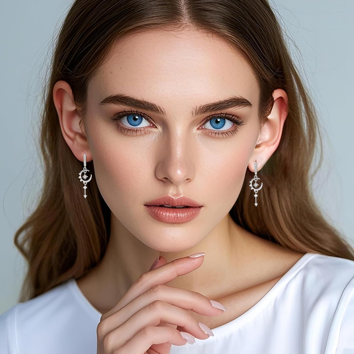Detalle de Weviway Moon and Star Huggie Dangle Earrings for Women – Celestial Silver with Cubic Zirconia