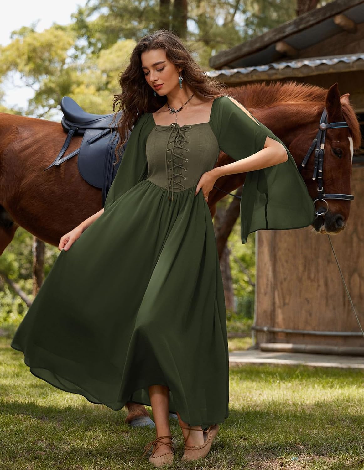 Detalle de Scarlet Darkness Renaissance Costume: Women Pirate Dress with Pockets